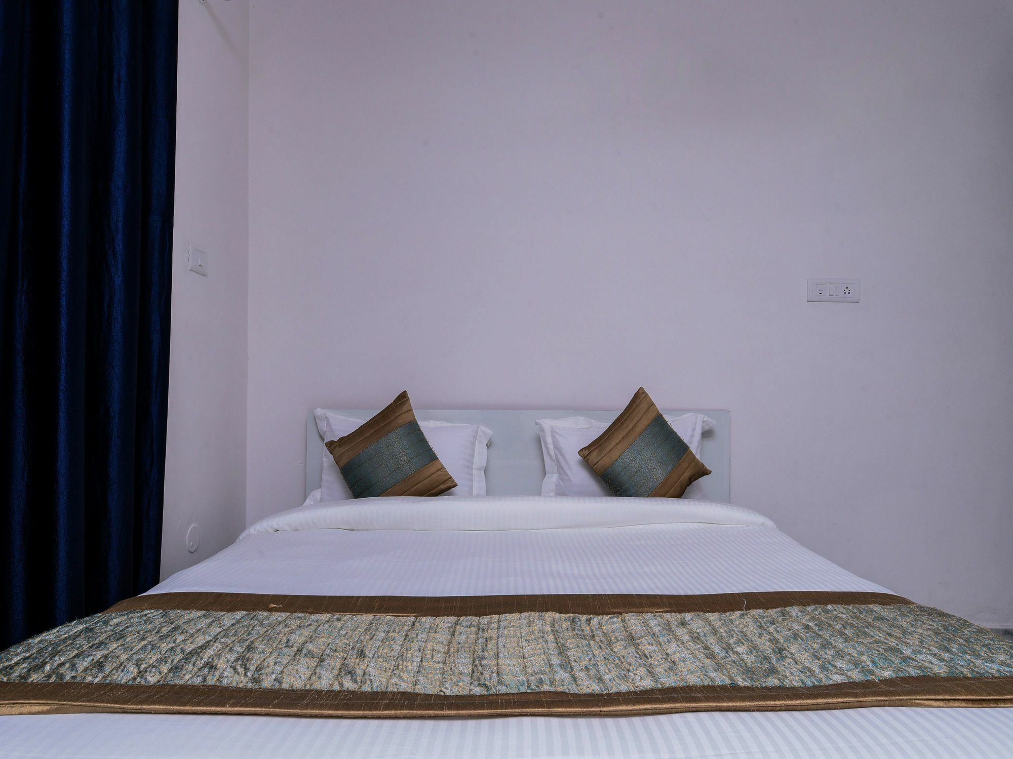 Hotel Oyo 15624 Golden Plaza 3*