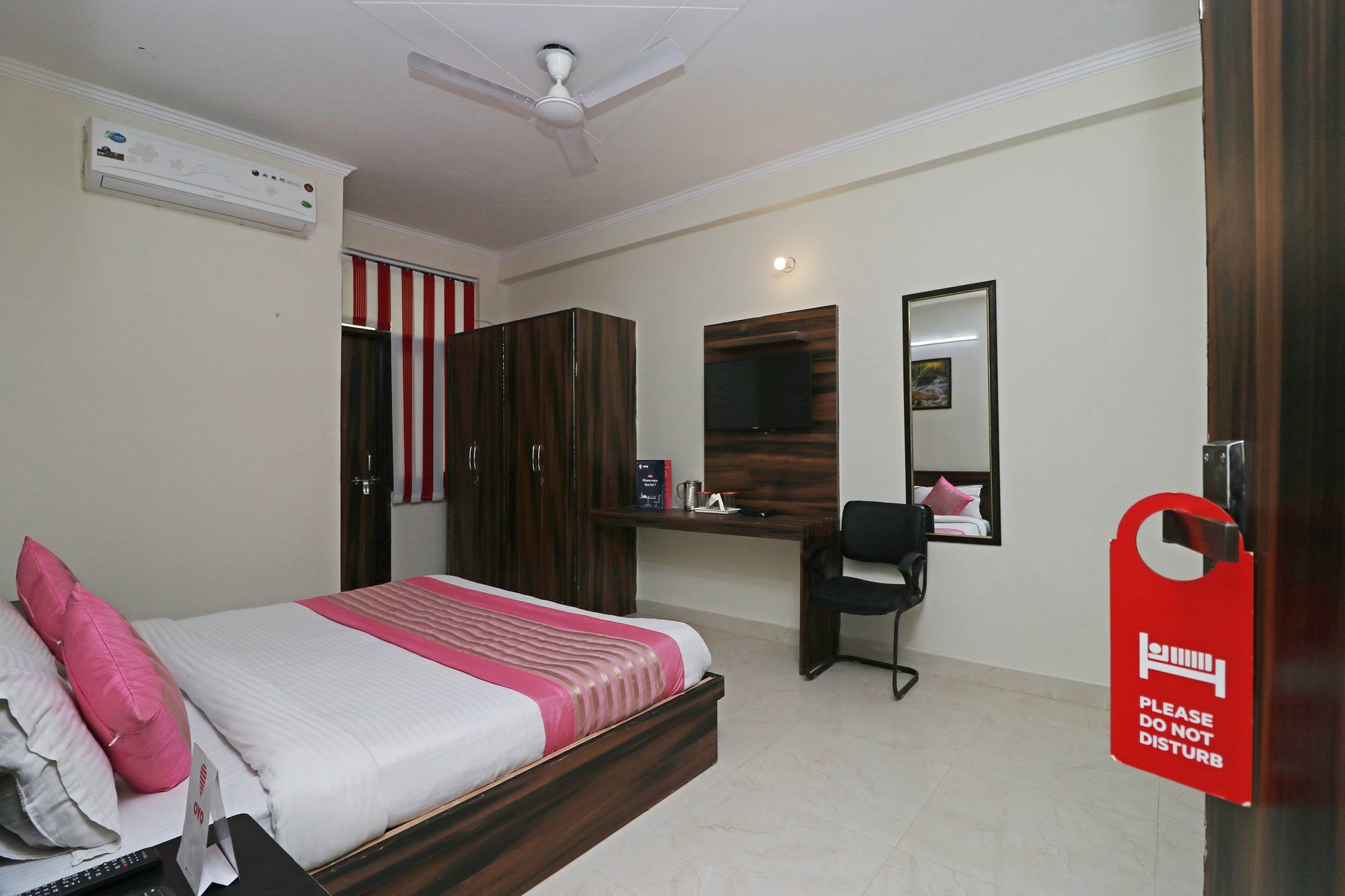 Oyo 10439 The Castle Hotel 3*