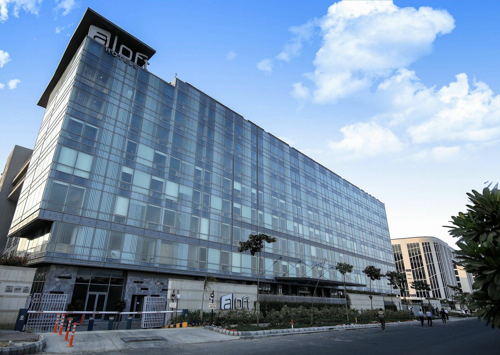 Aloft Aerocity 5*