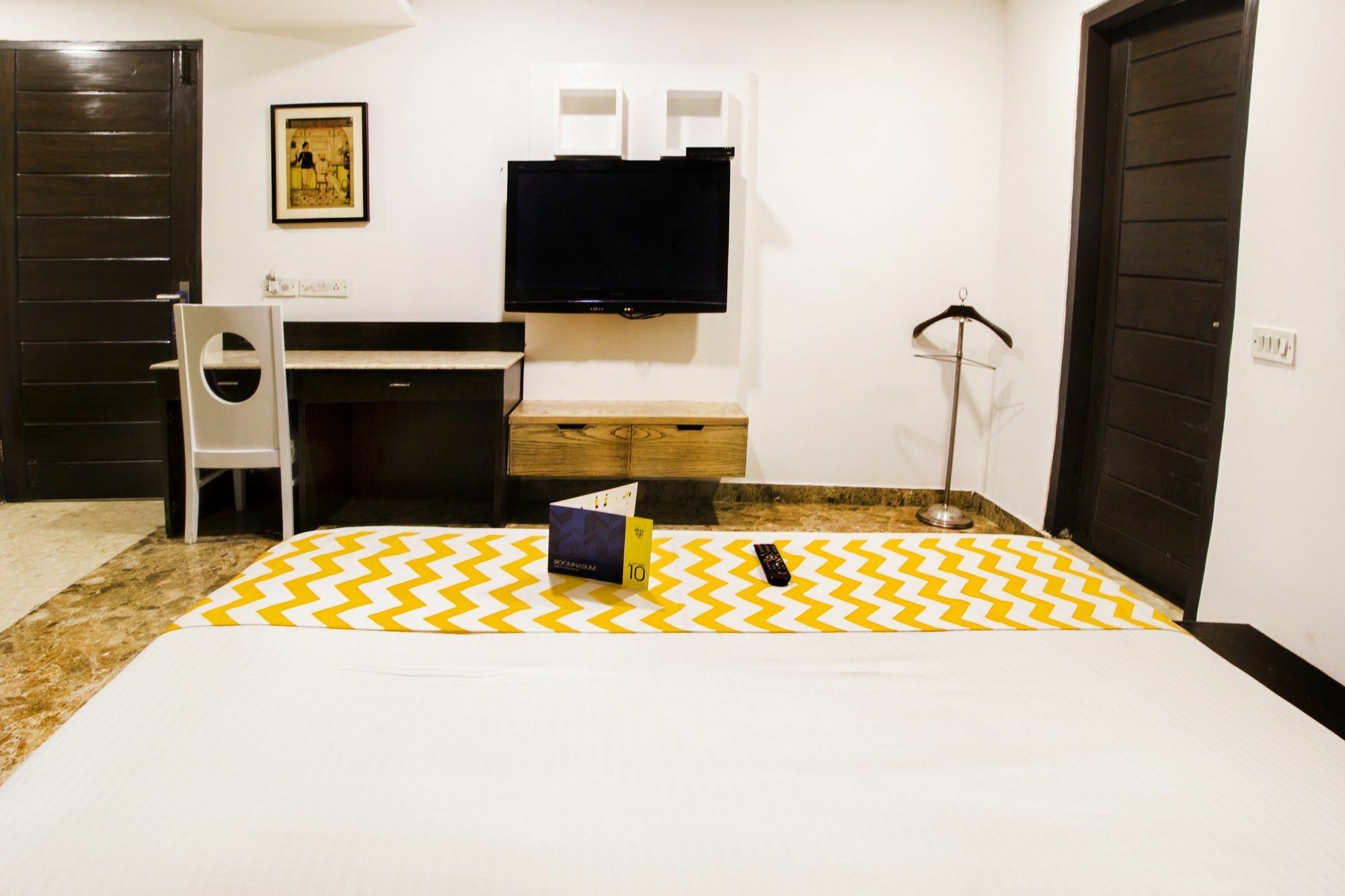 Fabhotel White Klove Near Railway Station
