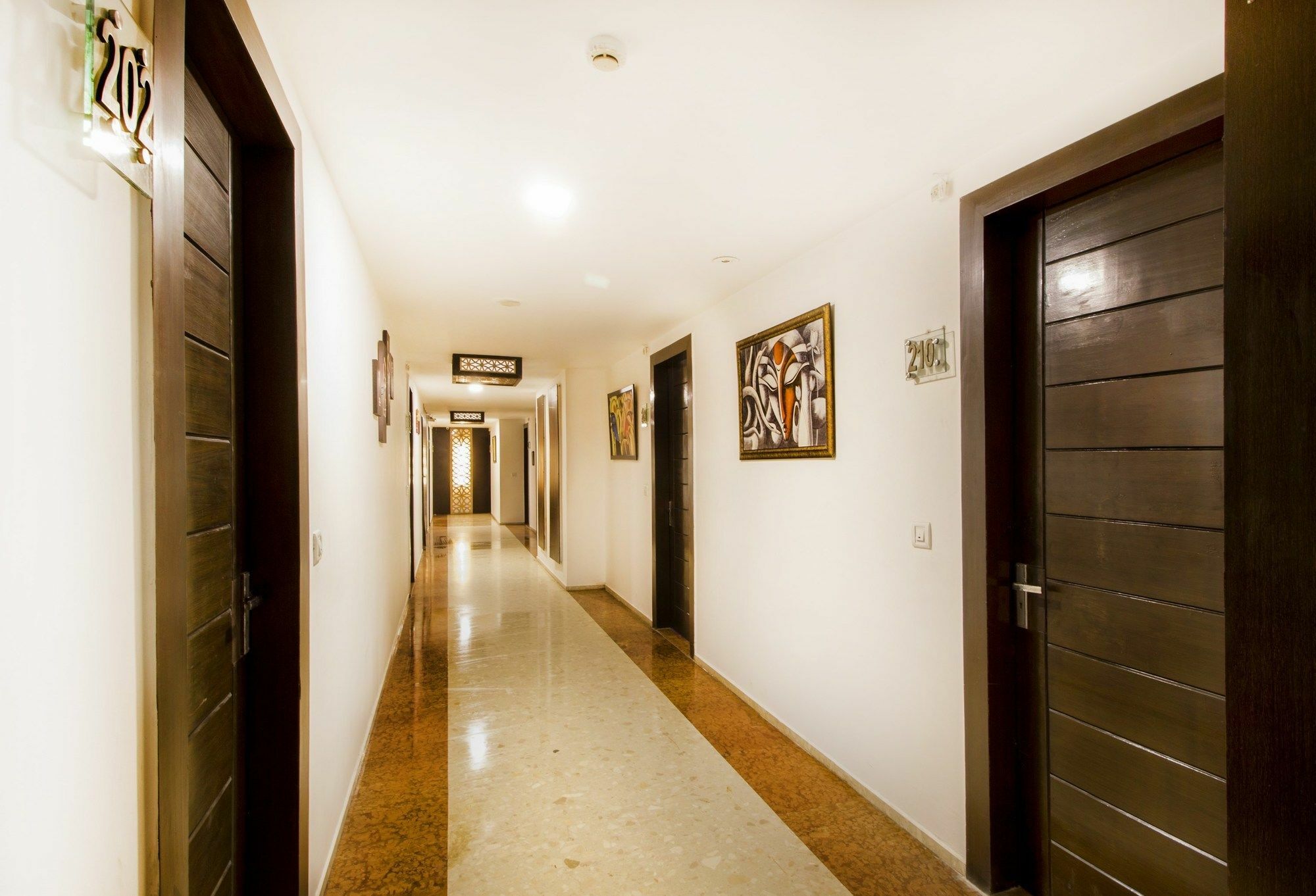 Fabhotel White Klove Near Railway Station 3*
