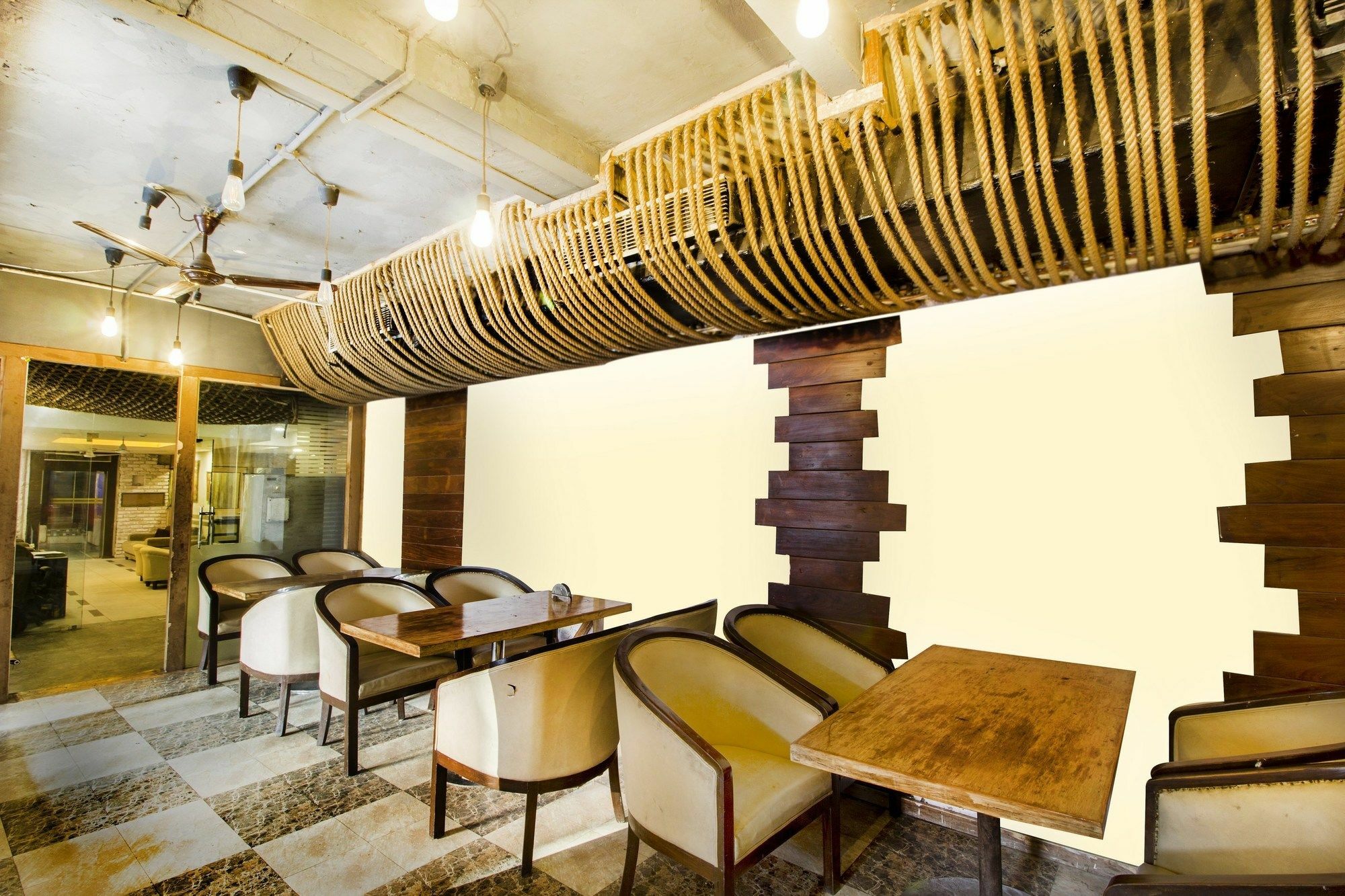 Fabhotel White Klove Near Railway Station