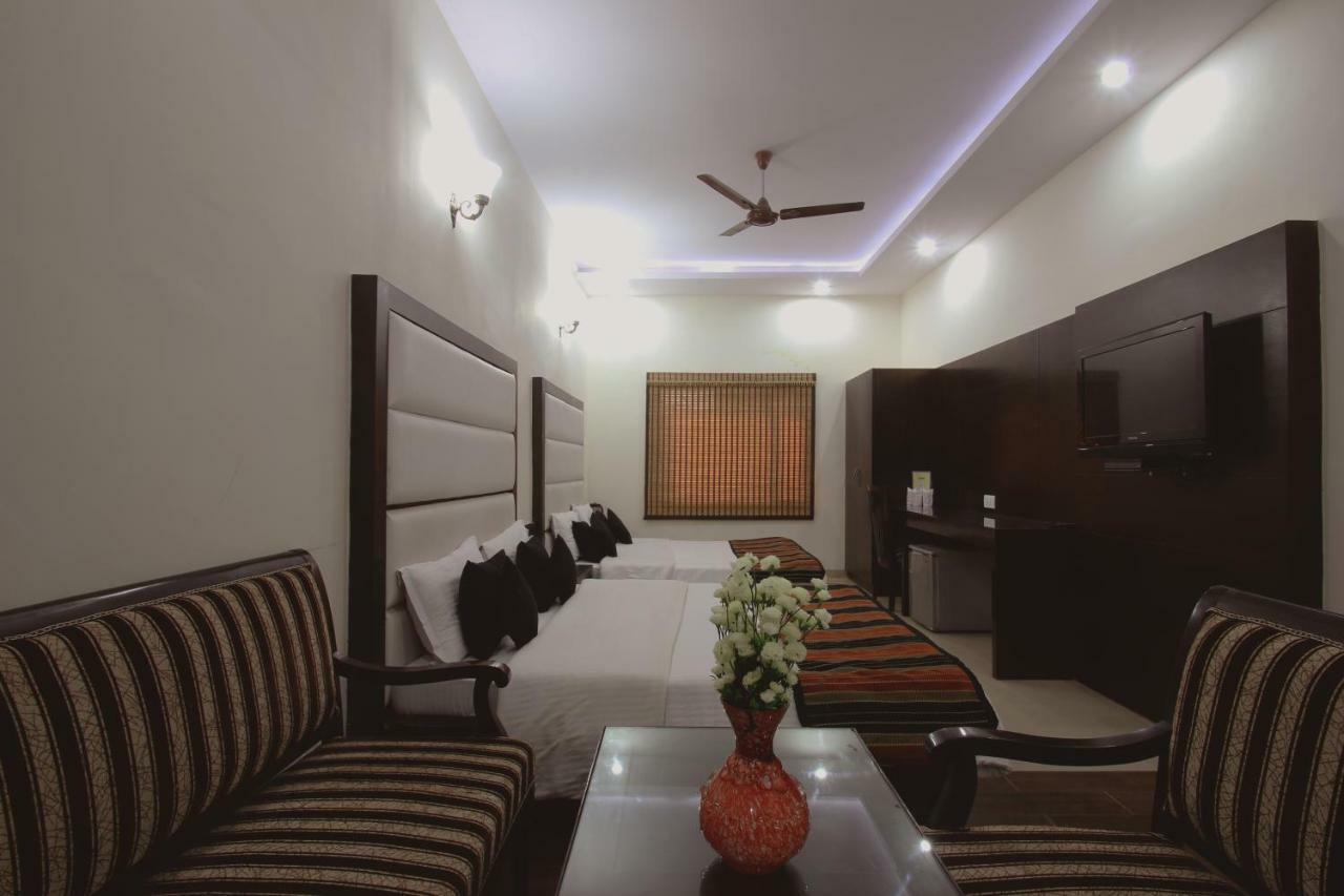 Mohan International Hotel