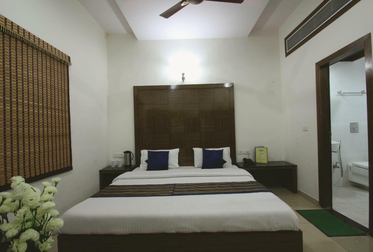 Mohan International 3*