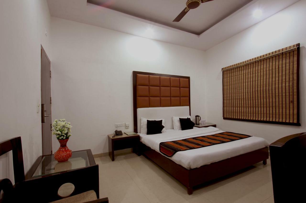 Mohan International Hotel