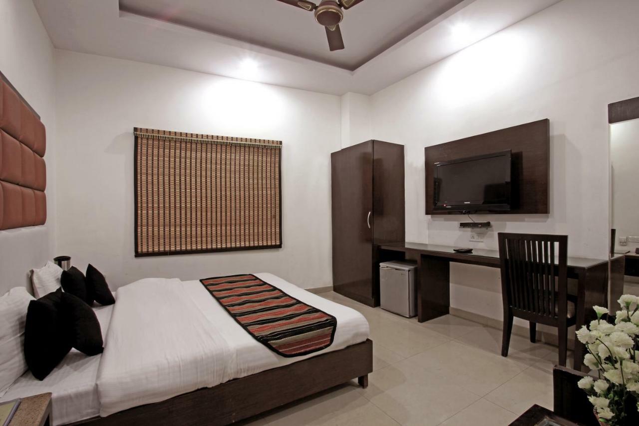 Mohan International 3*