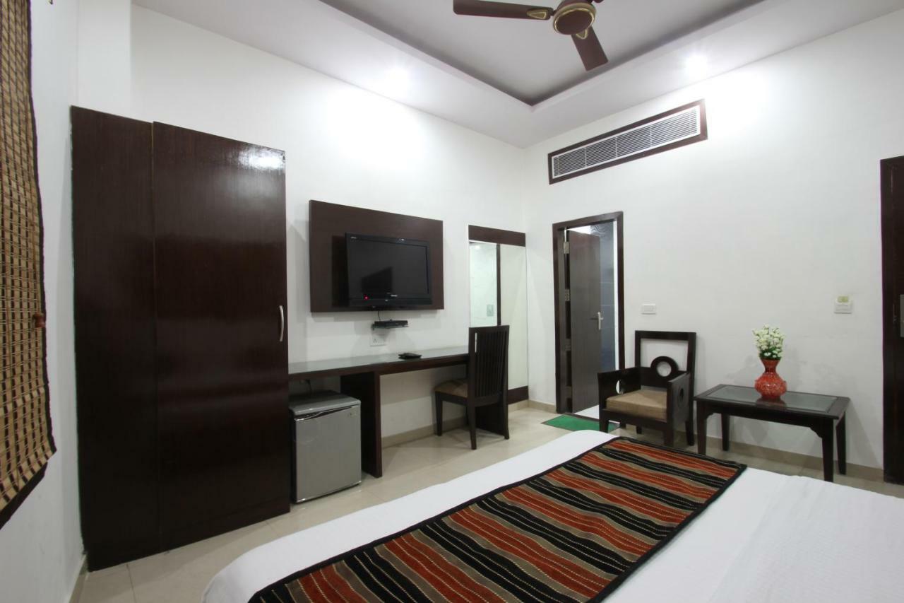 Mohan International 3* New Delhi