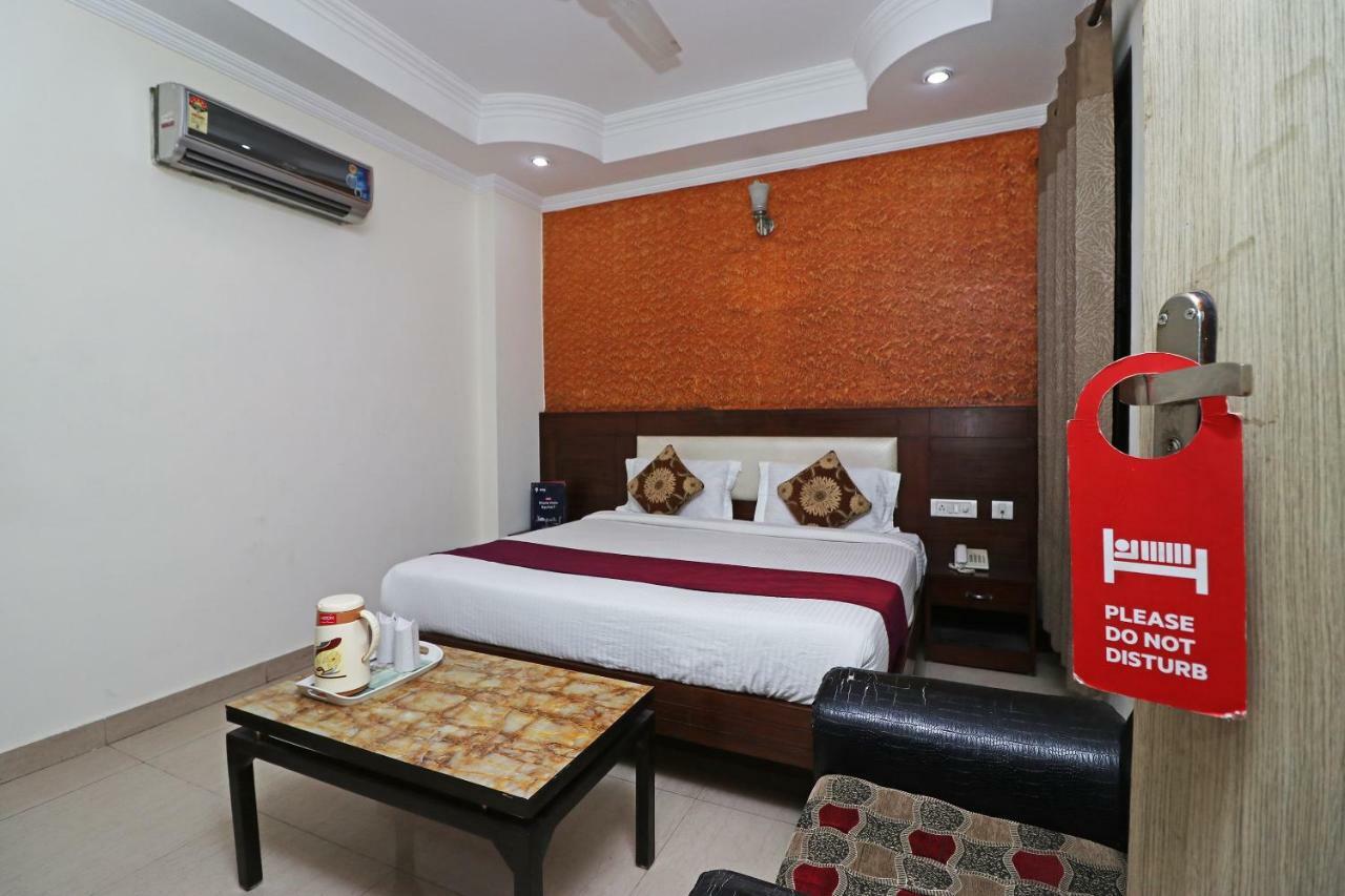 Hotel Oyo 6188 Rossette New Delhi