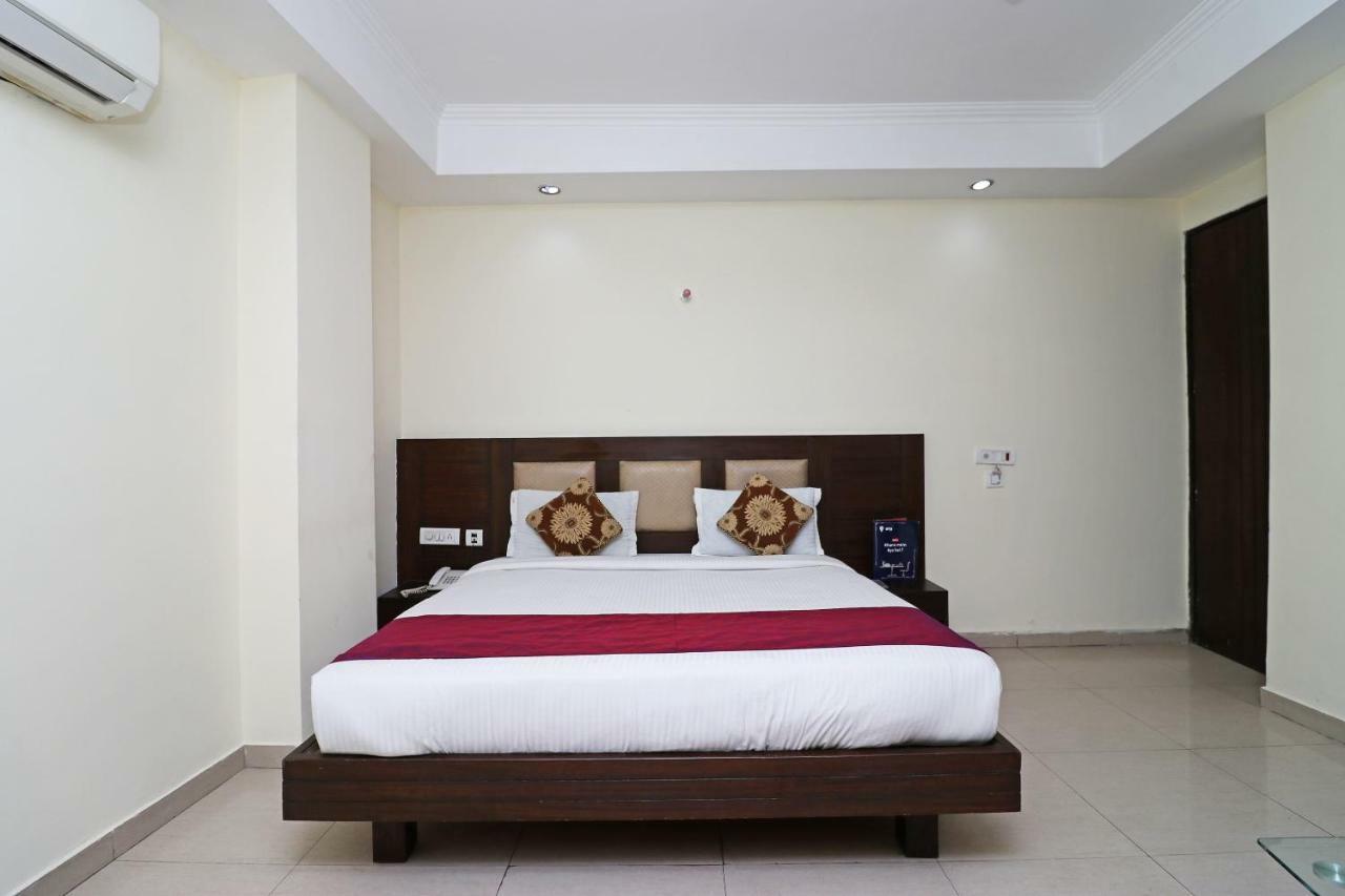 Hotel Oyo 6188 Rossette New Delhi