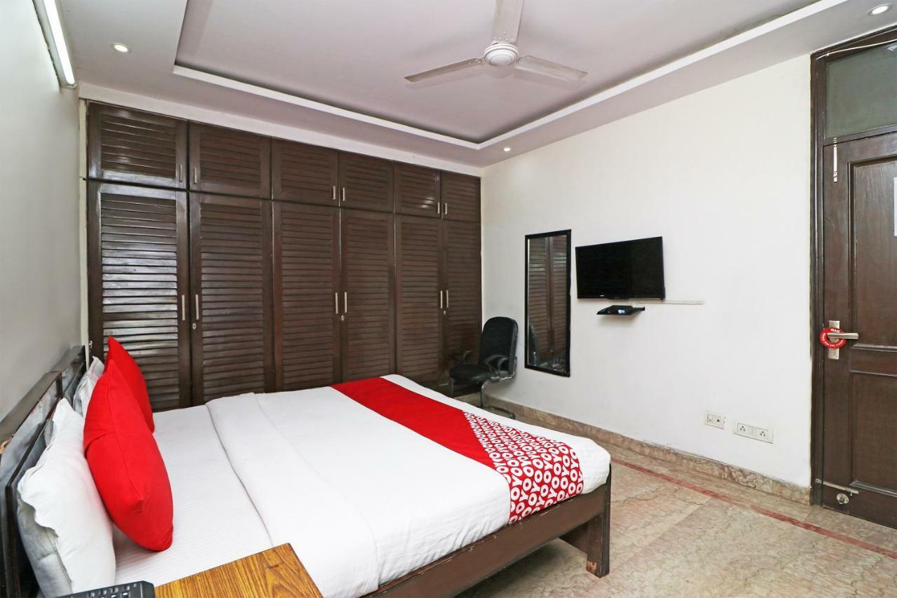 Hotel Oyo 9019 Golden Park New Delhi