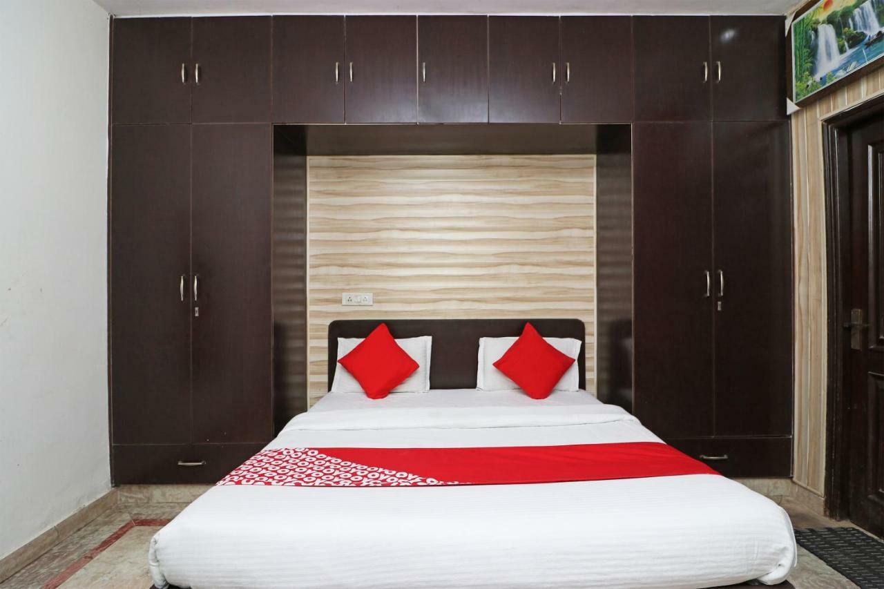 Hotel Oyo 9019 Golden Park 3*
