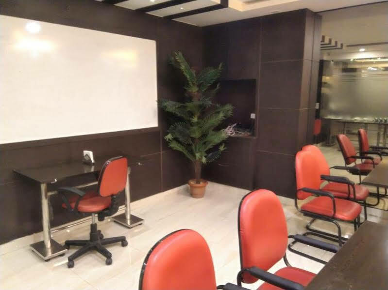 Hotel Arihant Inn-near Blk Hospital 2*