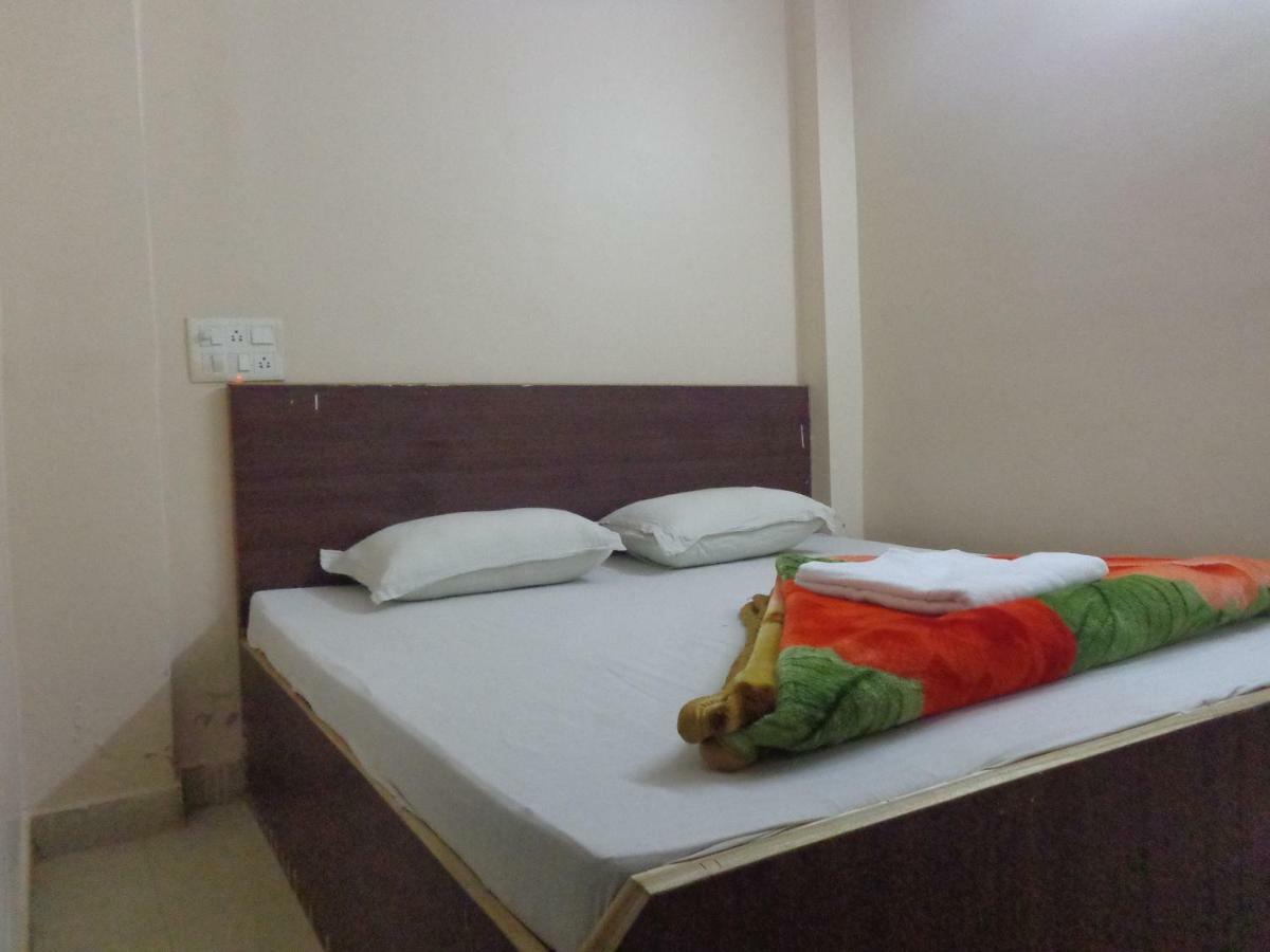 Delhi Inn,walk In Nizamuddin Railway Station 3*