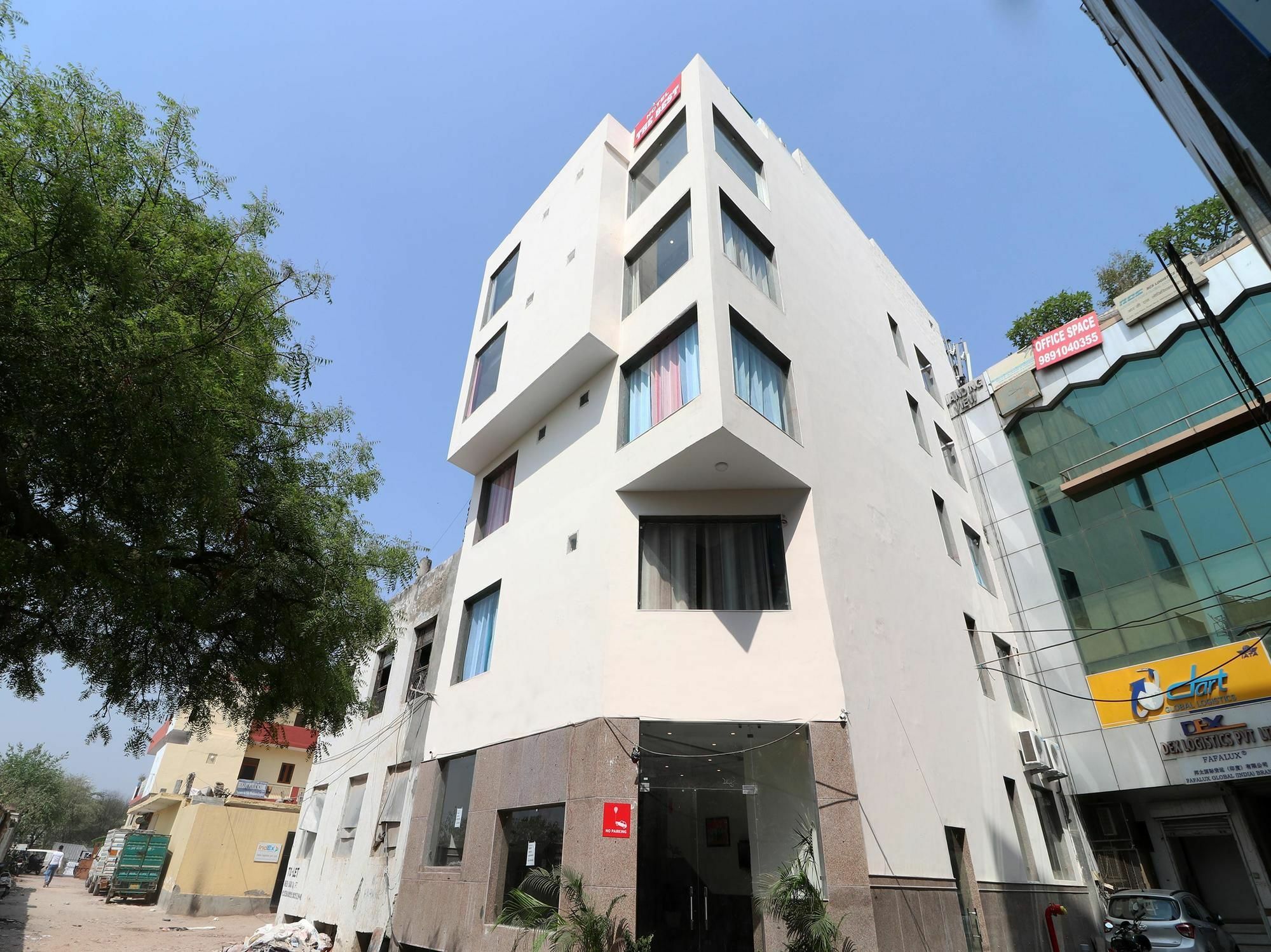 Hotel Oyo 12754 The 2*