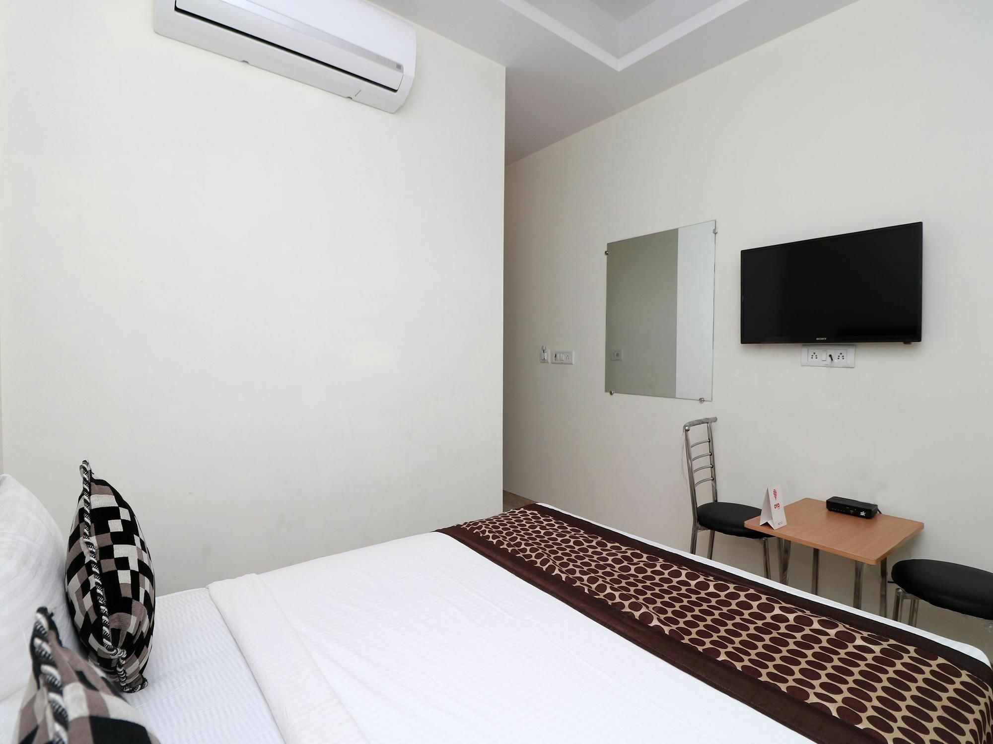 Oyo 12754 The 2* New Delhi
