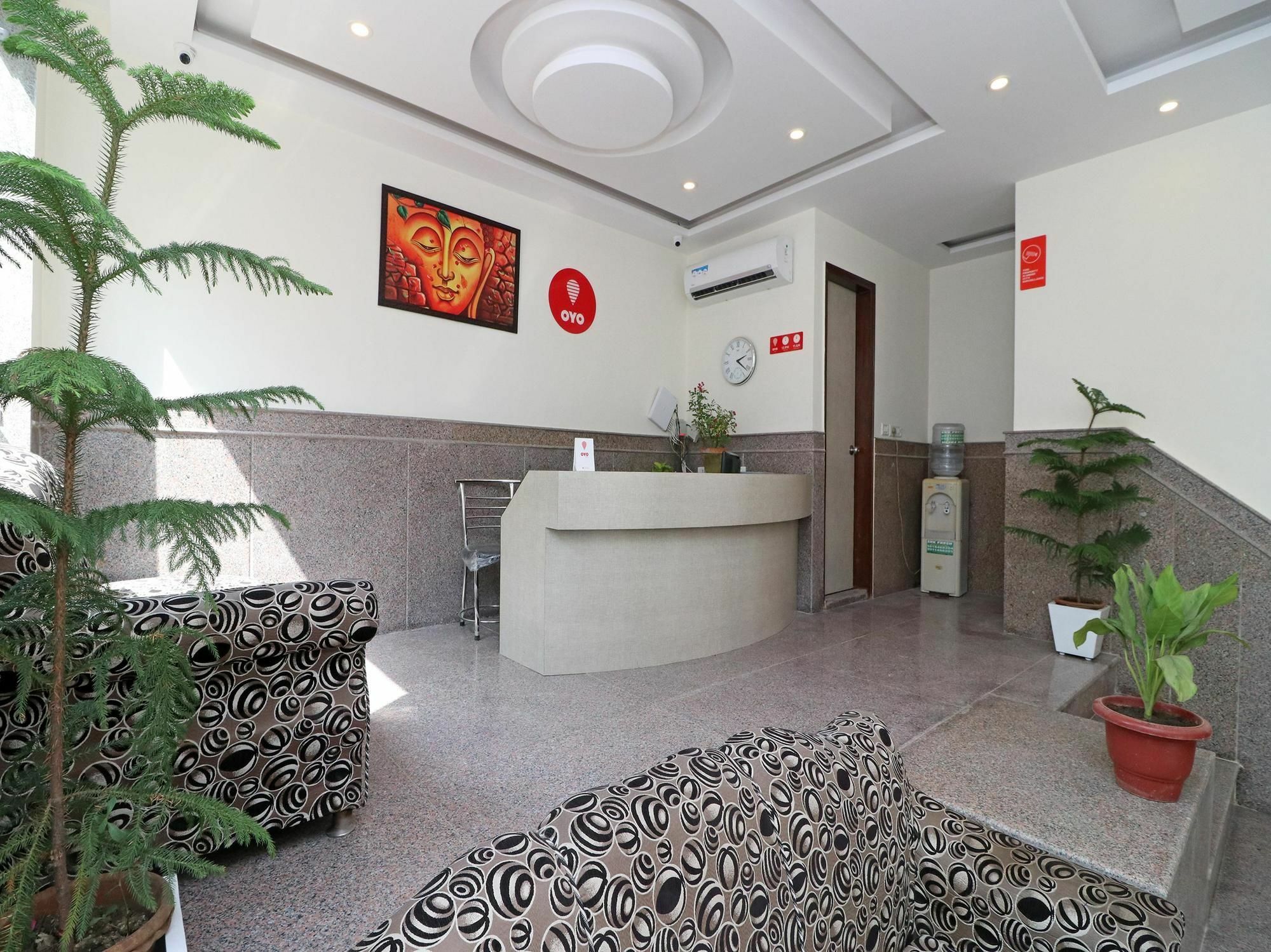 Oyo 12754 The Hotel 2*
