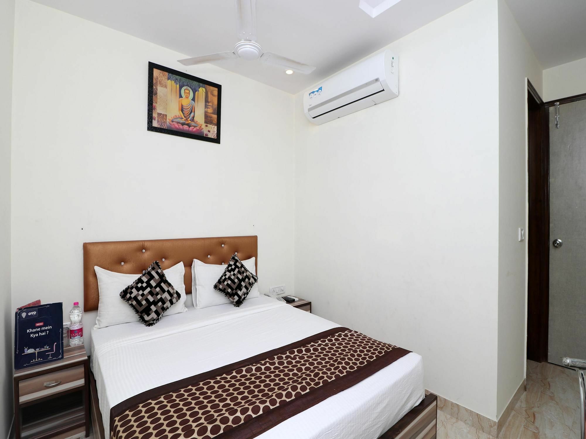 Hotel Oyo 12754 The 2*