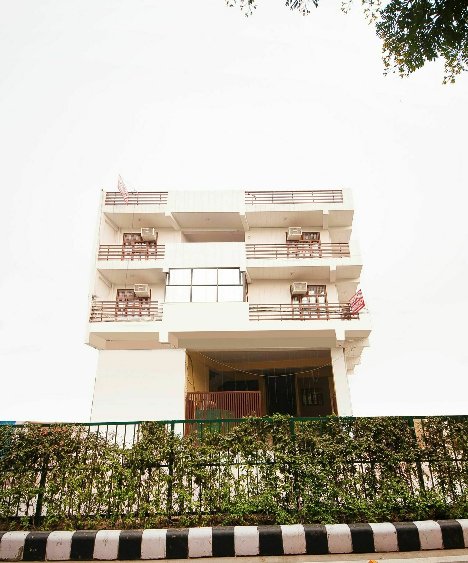 Hotel Oyo 13107 Westend Residency New Delhi