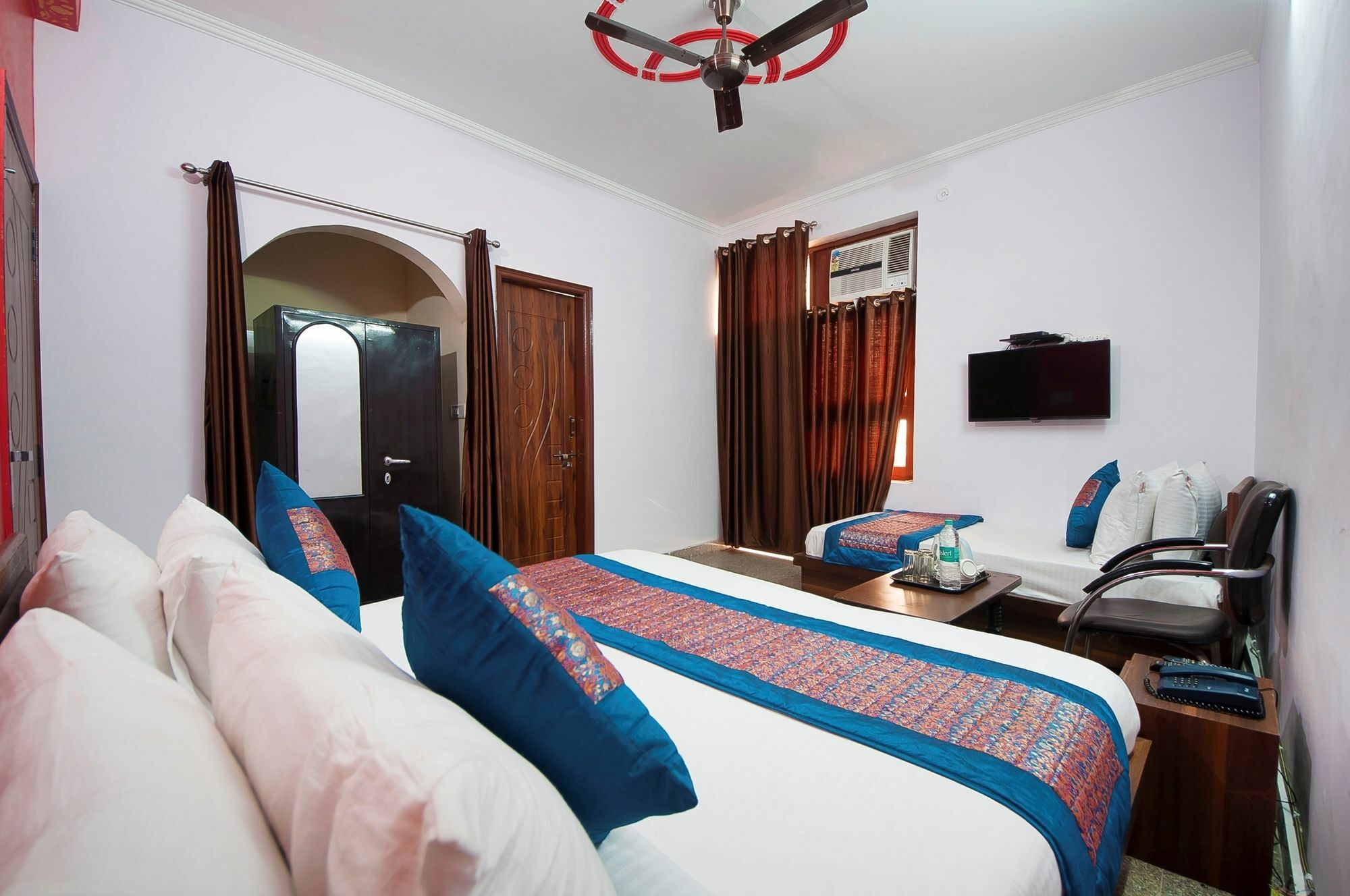 Hotel Oyo 13107 Westend Residency New Delhi