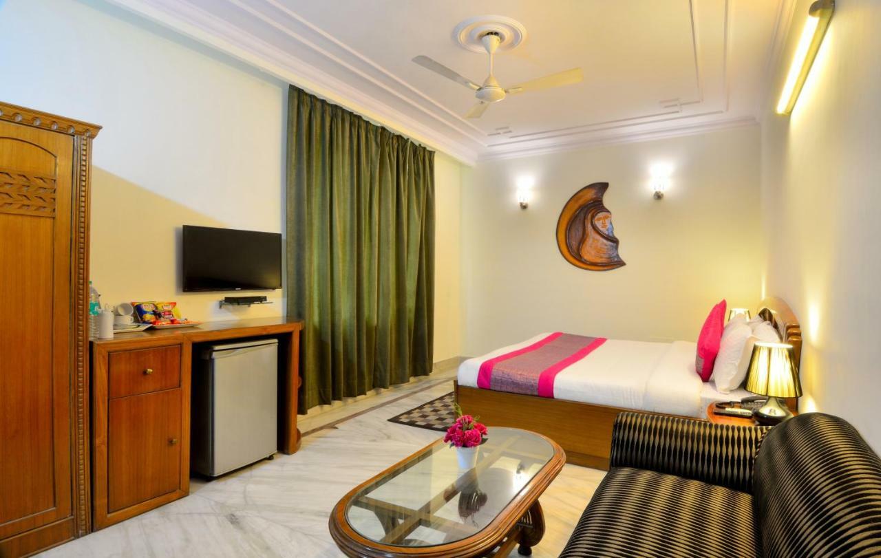 Pablas International, New Delhi, Near Metro Hotel 3*