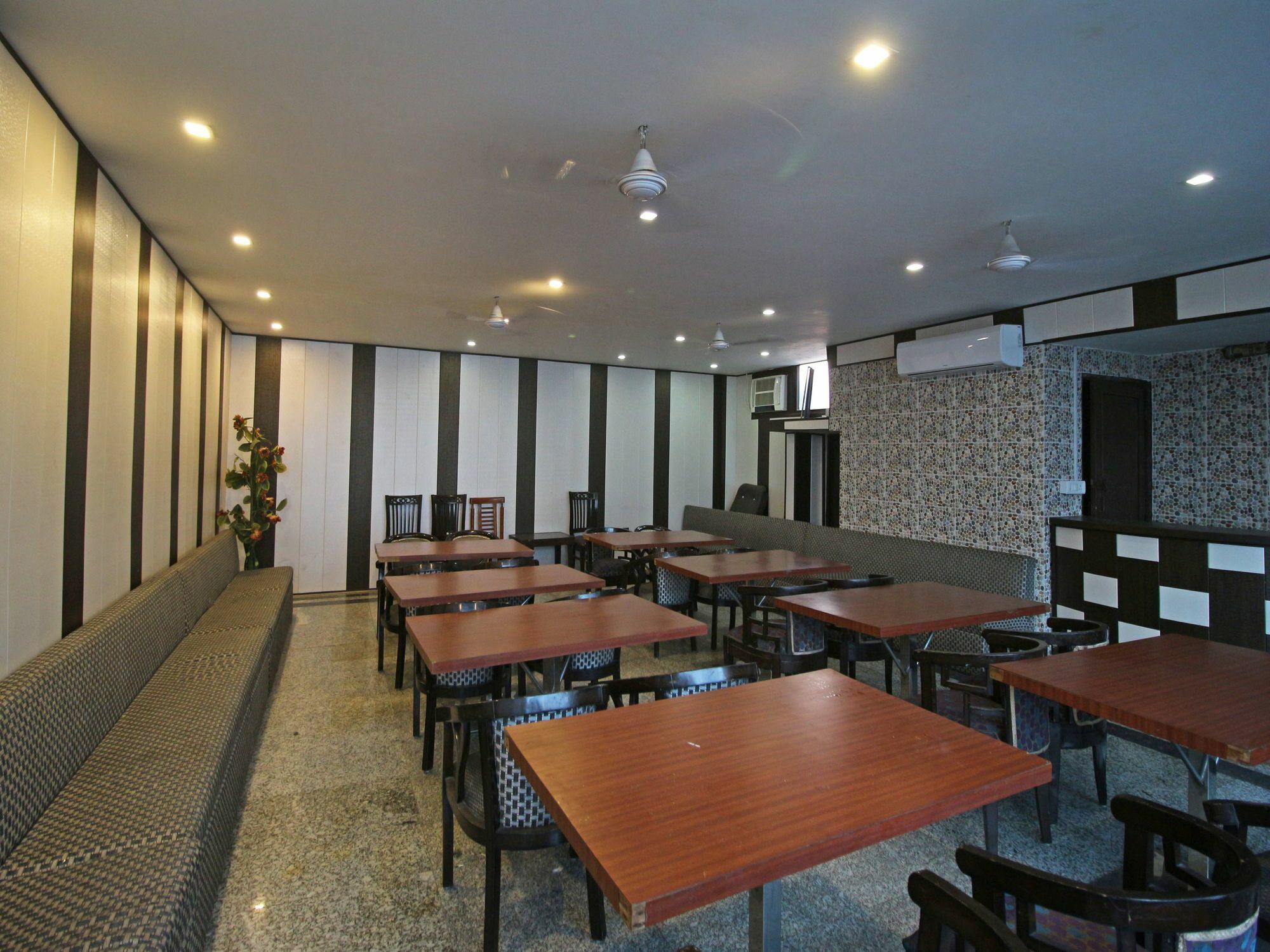 Fabhotel Rs Gera - Nr Nehru Place Market 3*