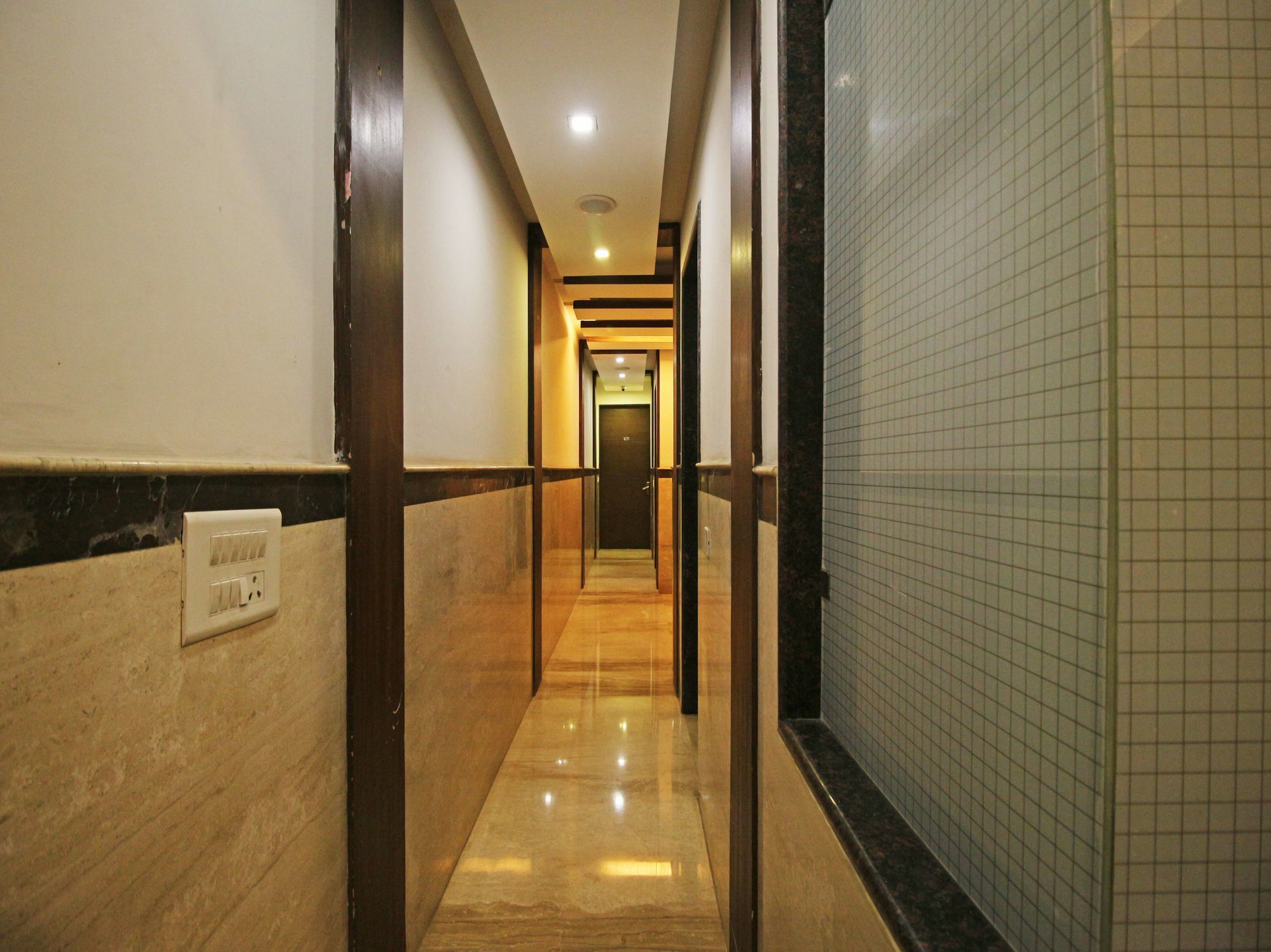 Hotel Fabhotel Rs Gera - Nr Nehru Place Market