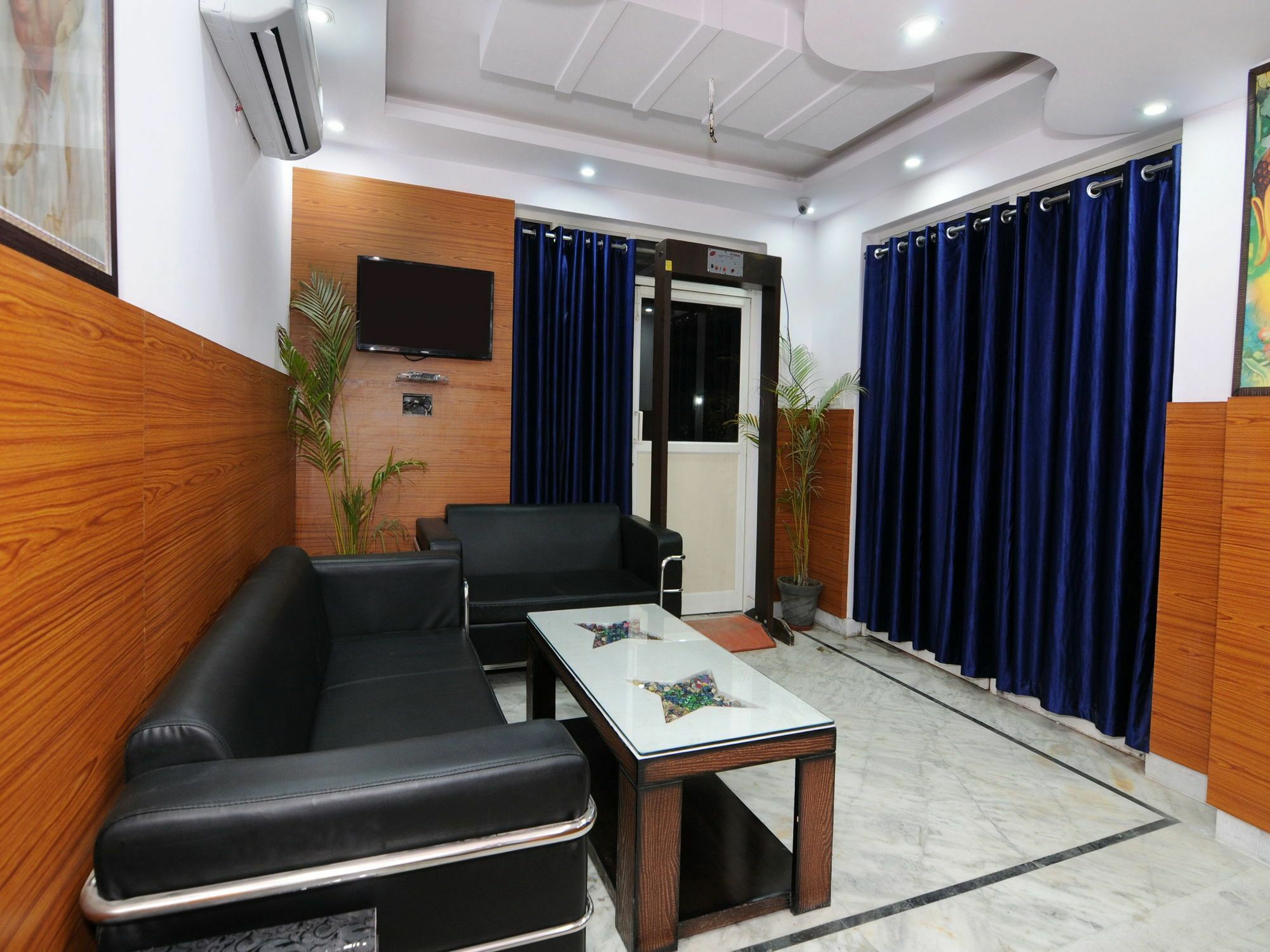 Hotel Oyo 11972 Nirvana Residency 2*