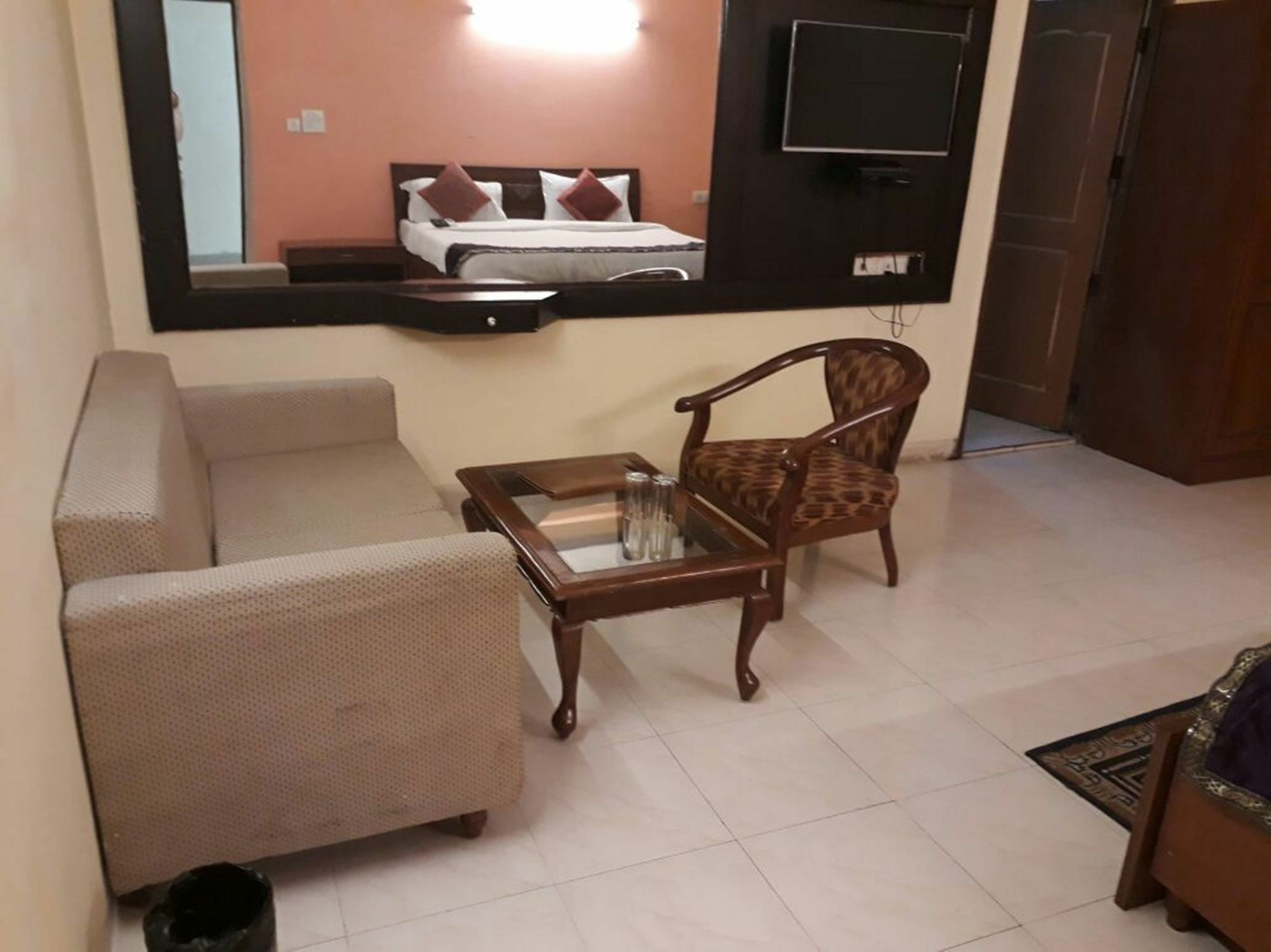 Hotel Hanuwant Palace 3*