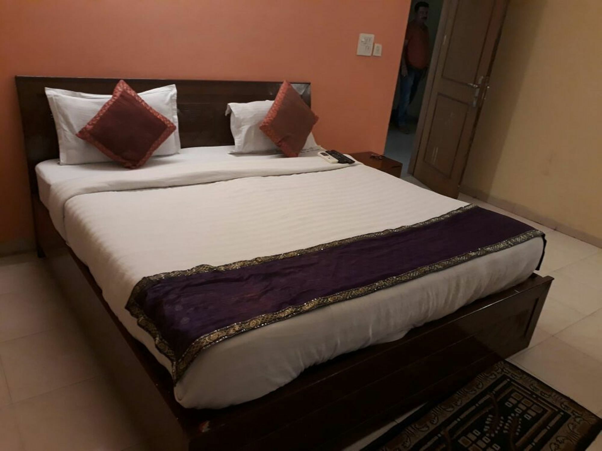 Hanuwant Palace 3*