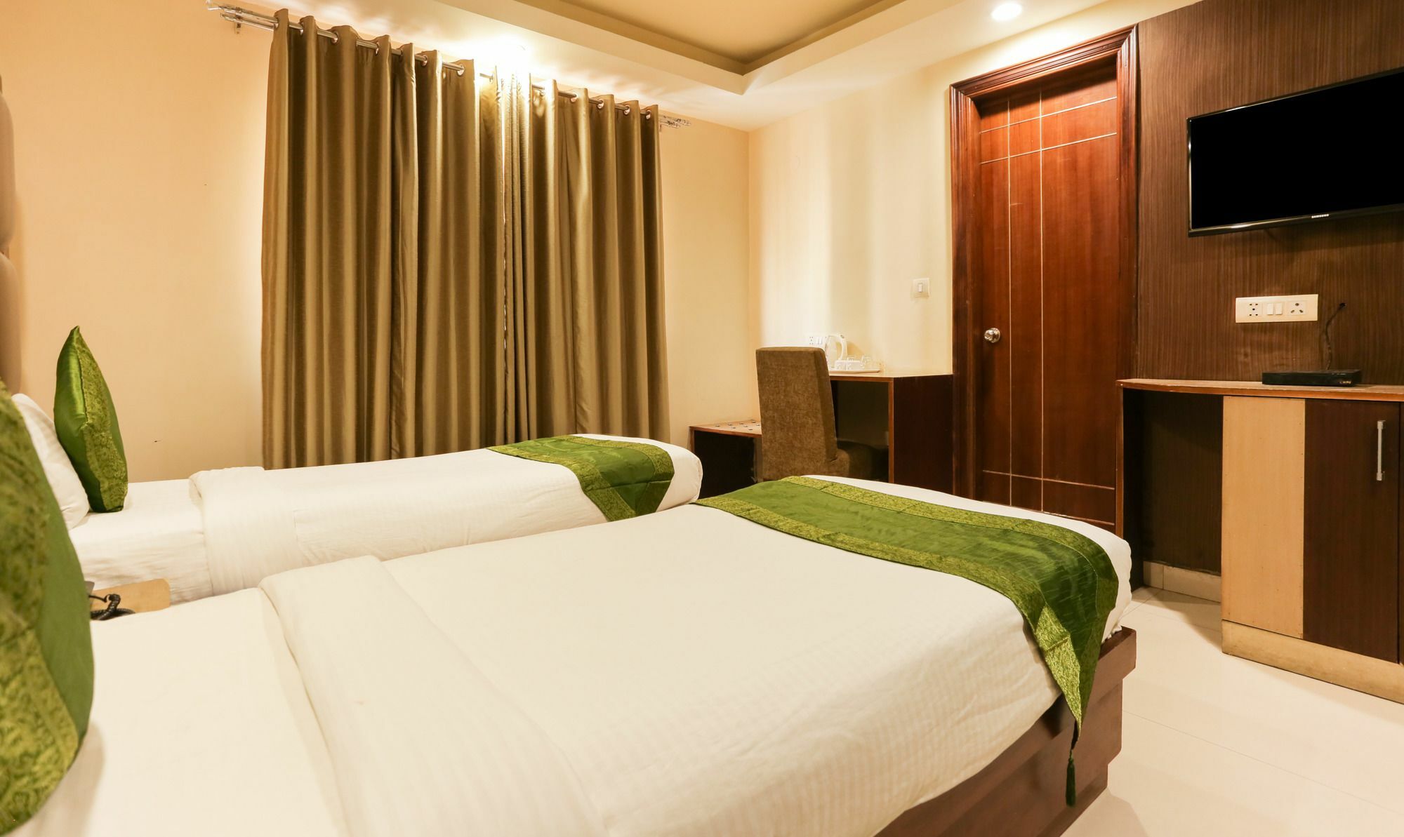 Hotel Treebo Balsons International New Delhi