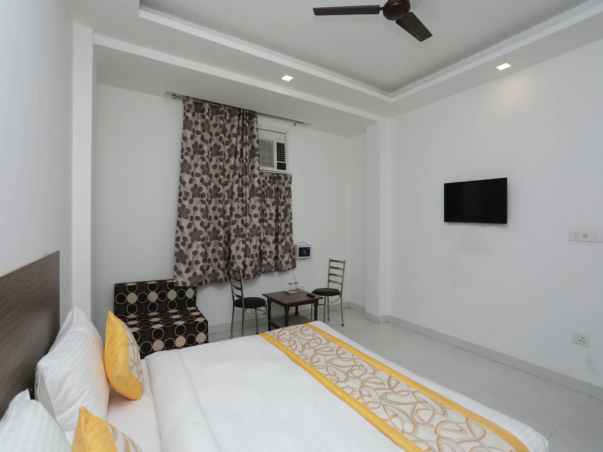 Hotel Oyo Qubic New Delhi