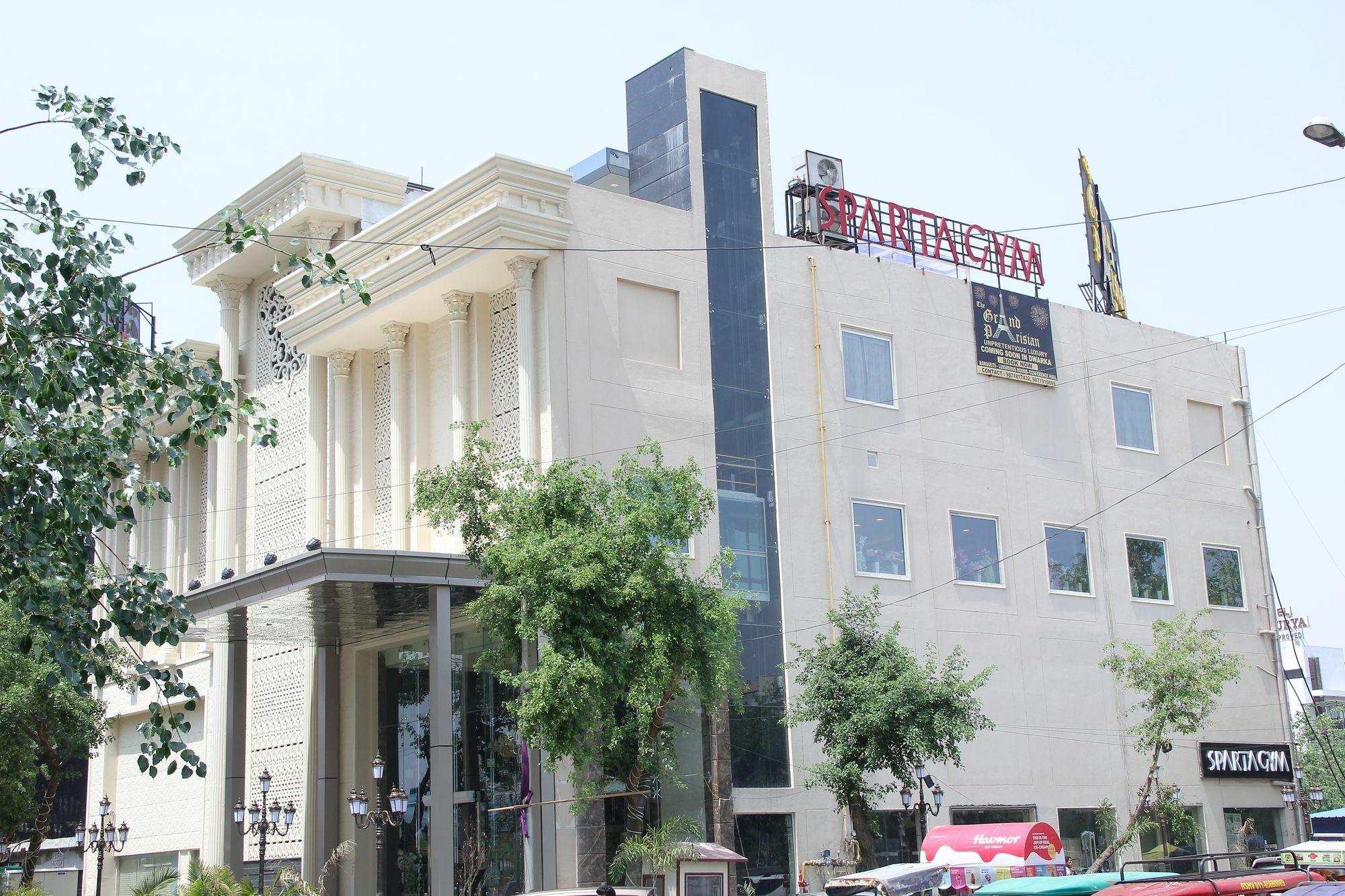 Hotel The Grand Parisian 3*