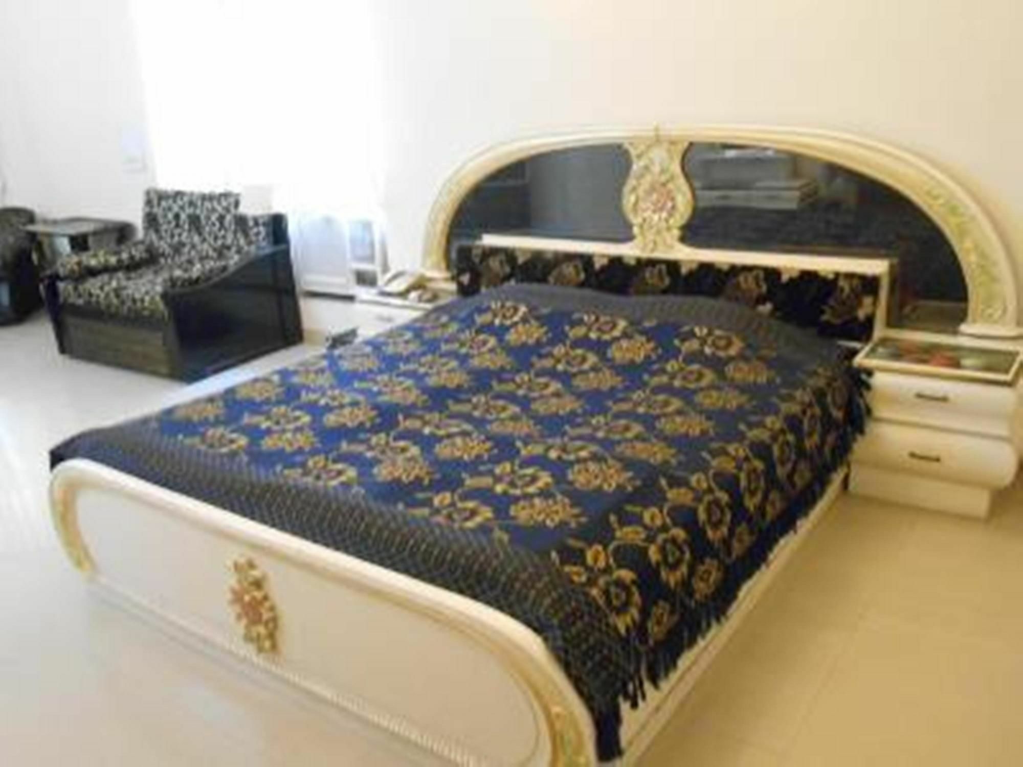 Hotel Zuzu Hemkunt