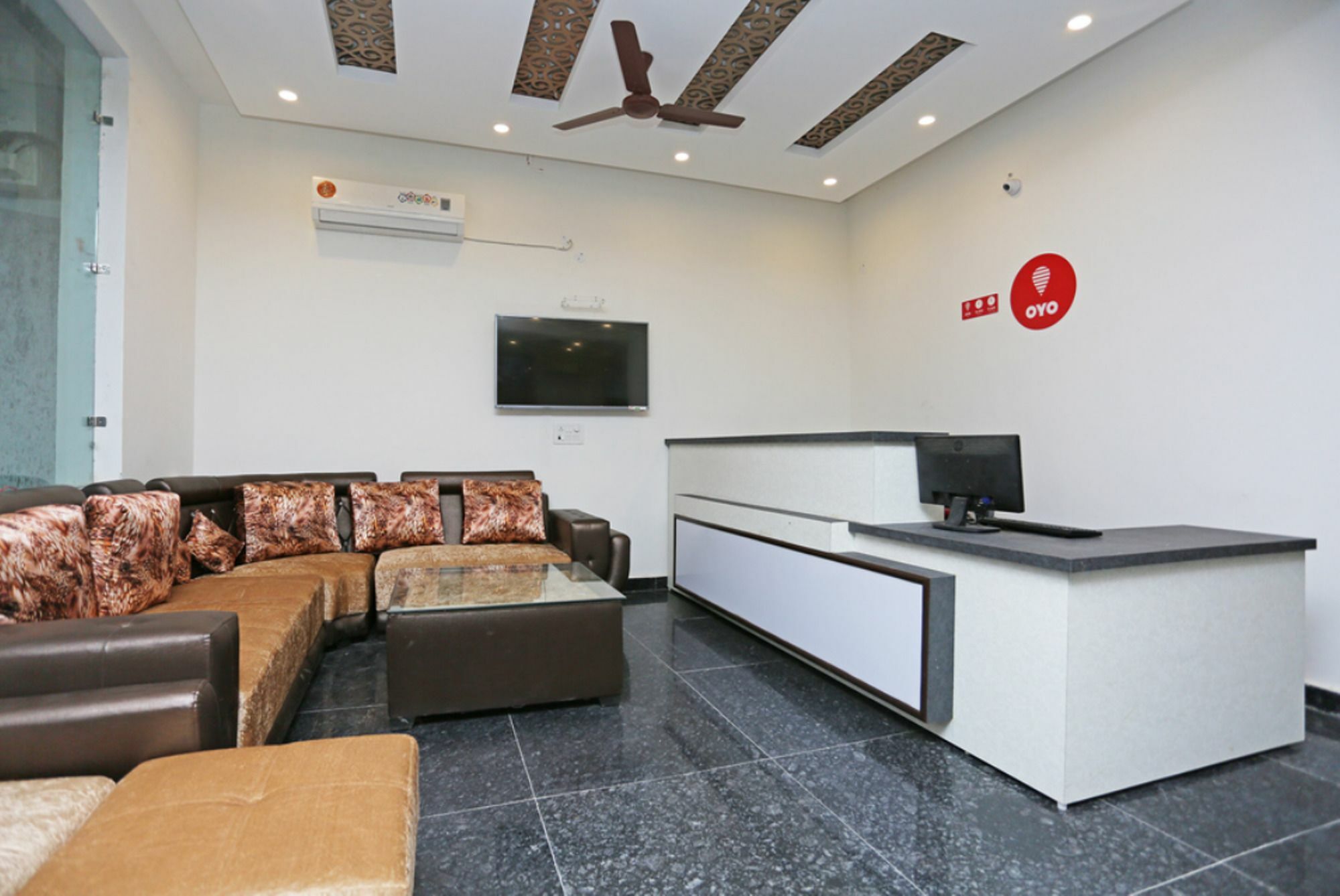 D Capitol Delhi Airport Hotel 3*