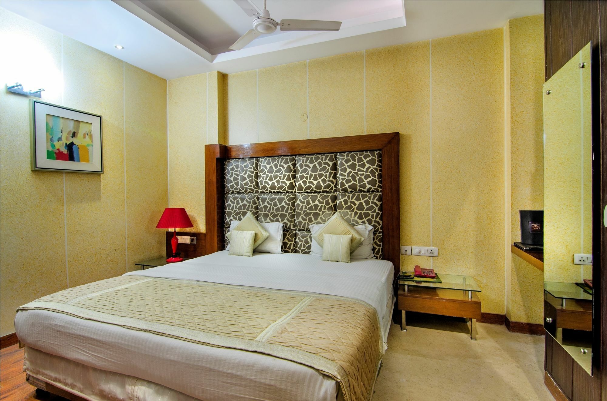 Hotel Omega Residency 3*