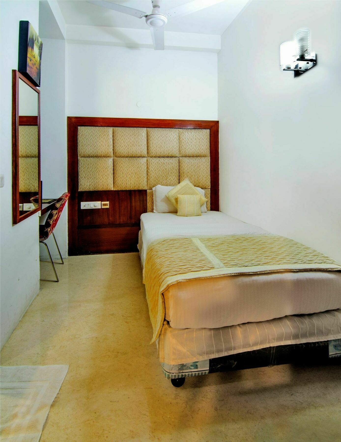 Hotel Omega Residency 3*