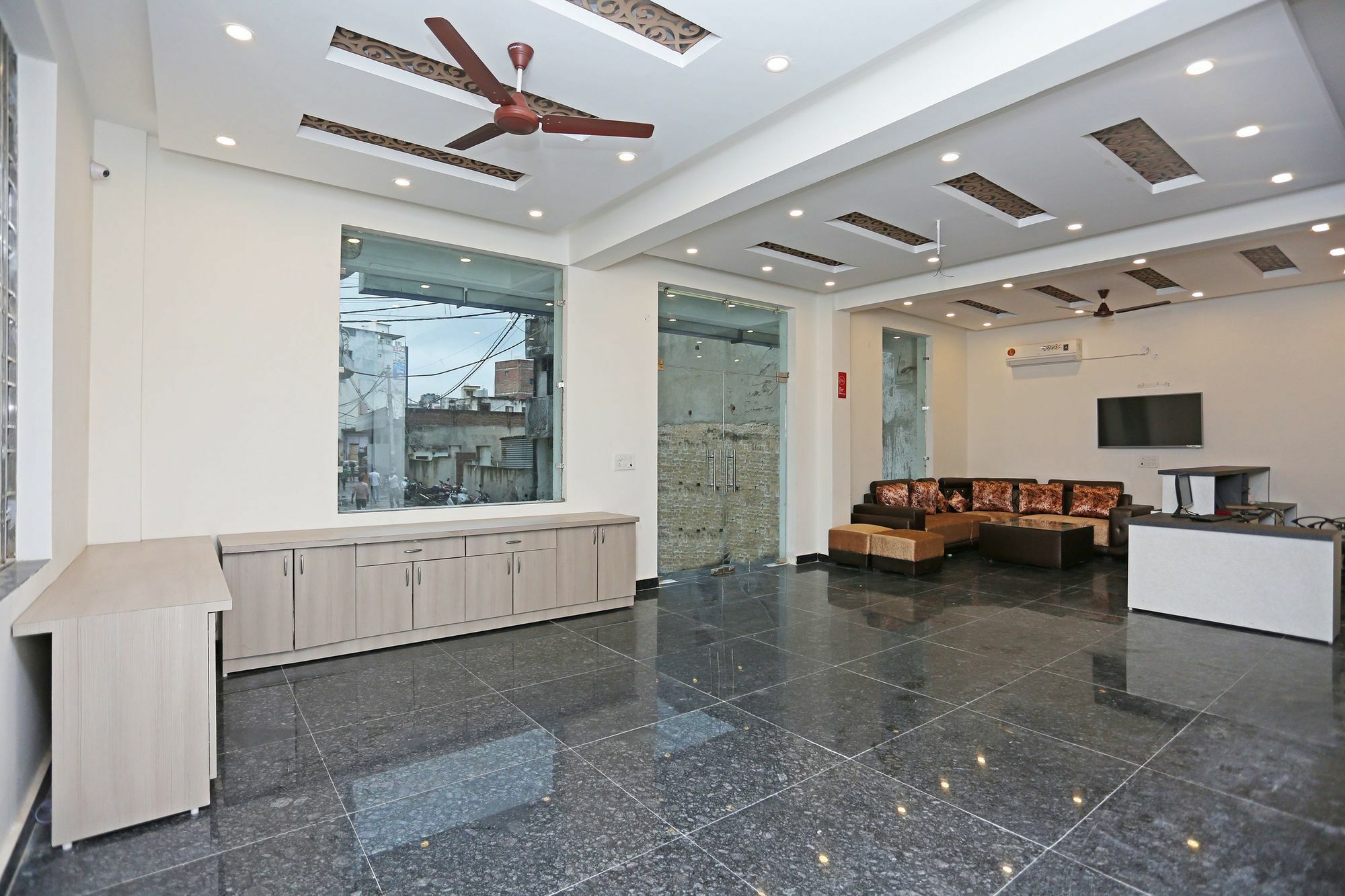 Capital O 9669 Aoa Palace Hotel New Delhi