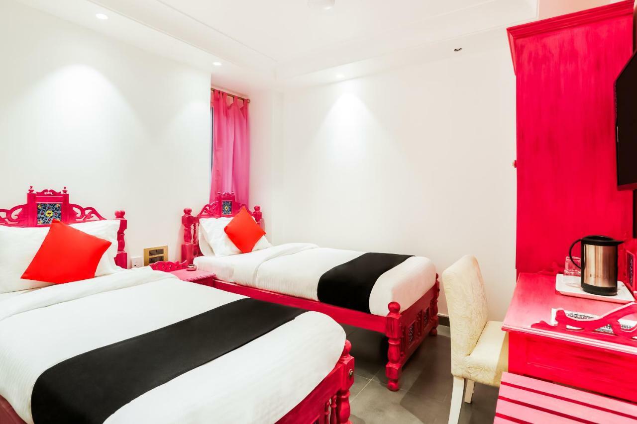 Capital O 46981 Pinky Hotel