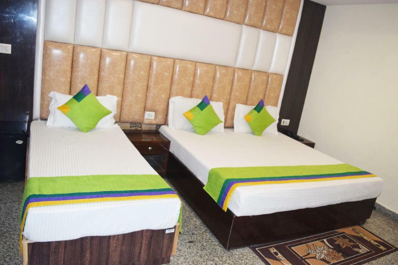 Hotel Airport The Paramont New Delhi