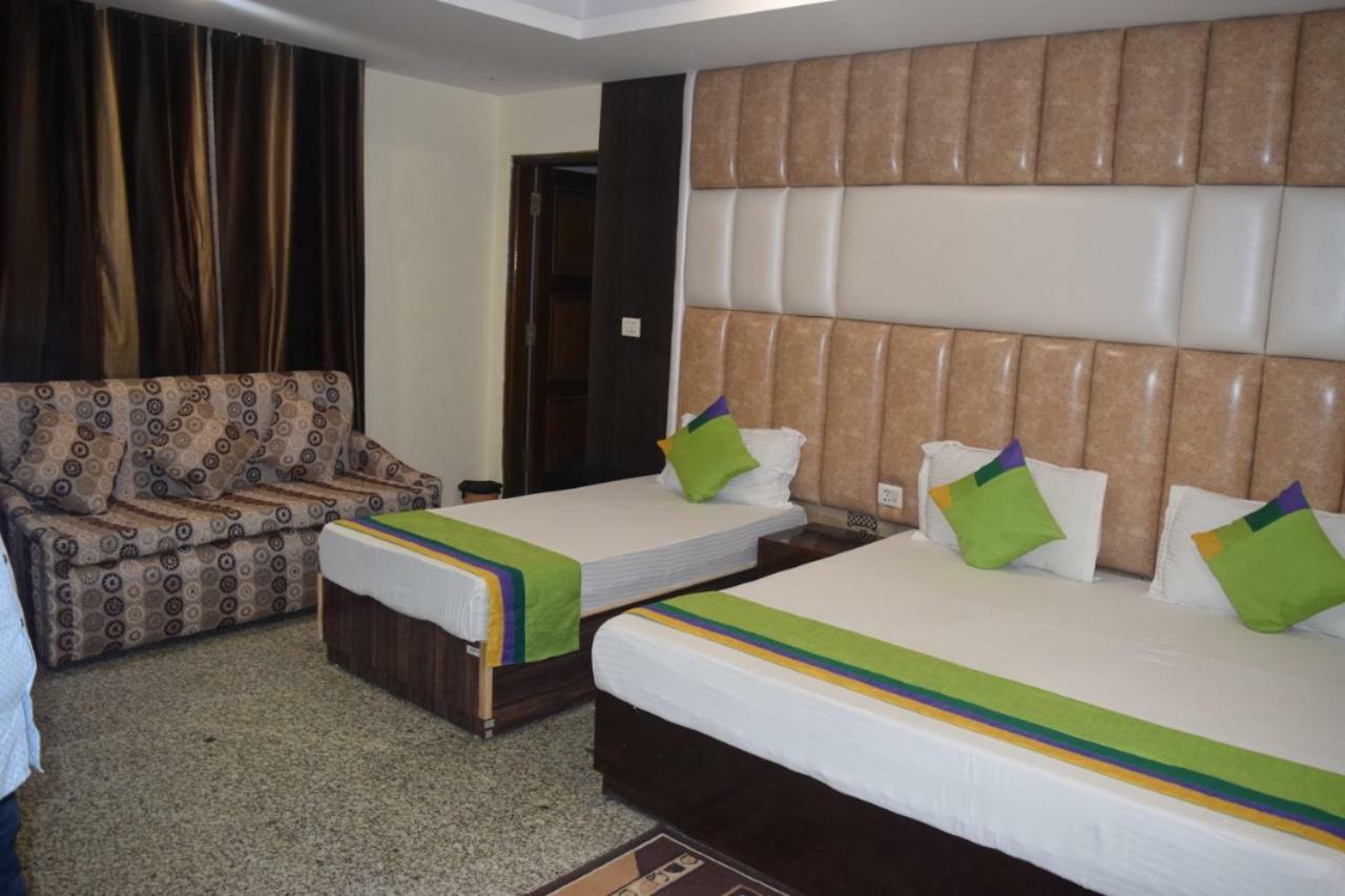 Airport The Paramont Hotel New Delhi
