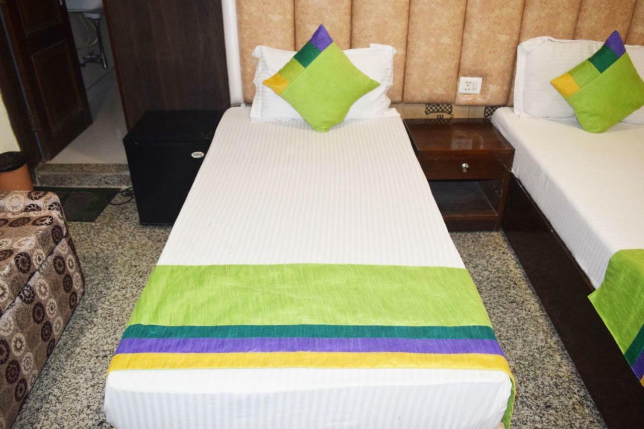 Airport The Paramont Hotel New Delhi