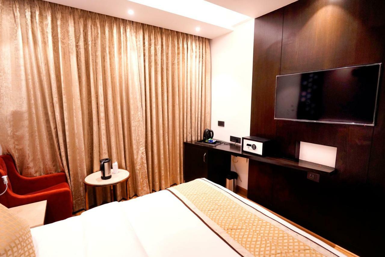 Pride With Free Airport Pickup Hotel New Delhi