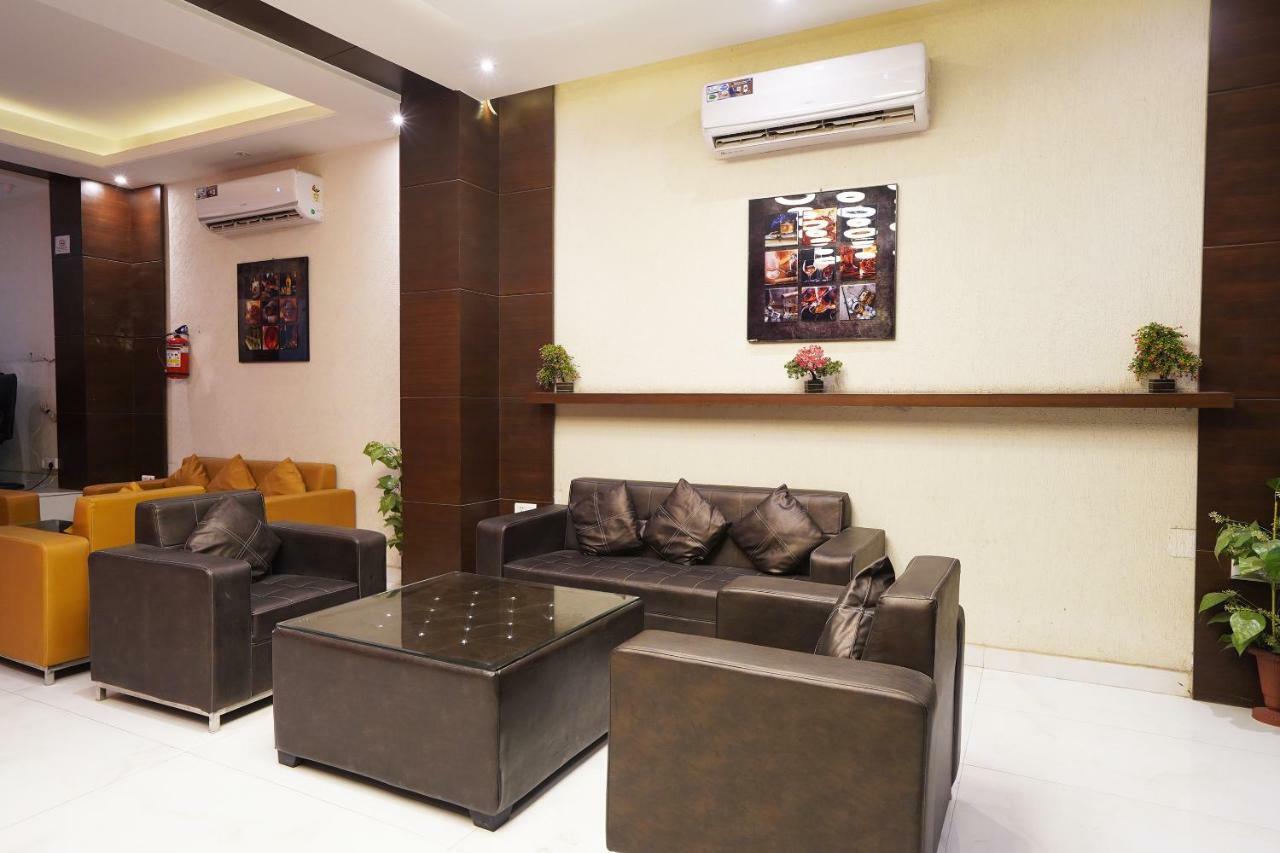 Hotel Caves Near Igi Airport Delhi 3* New Delhi