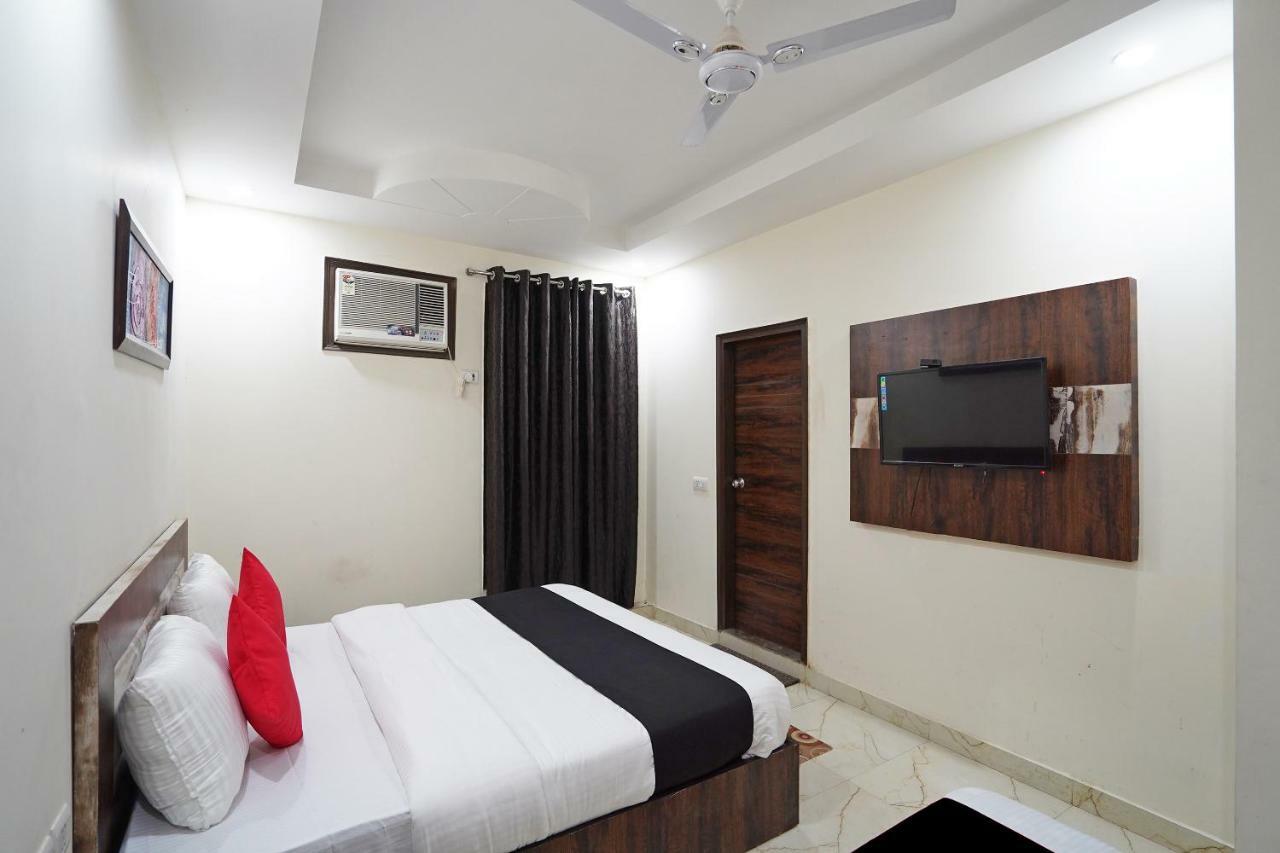 Hotel Caves Near Igi Airport Delhi 3*
