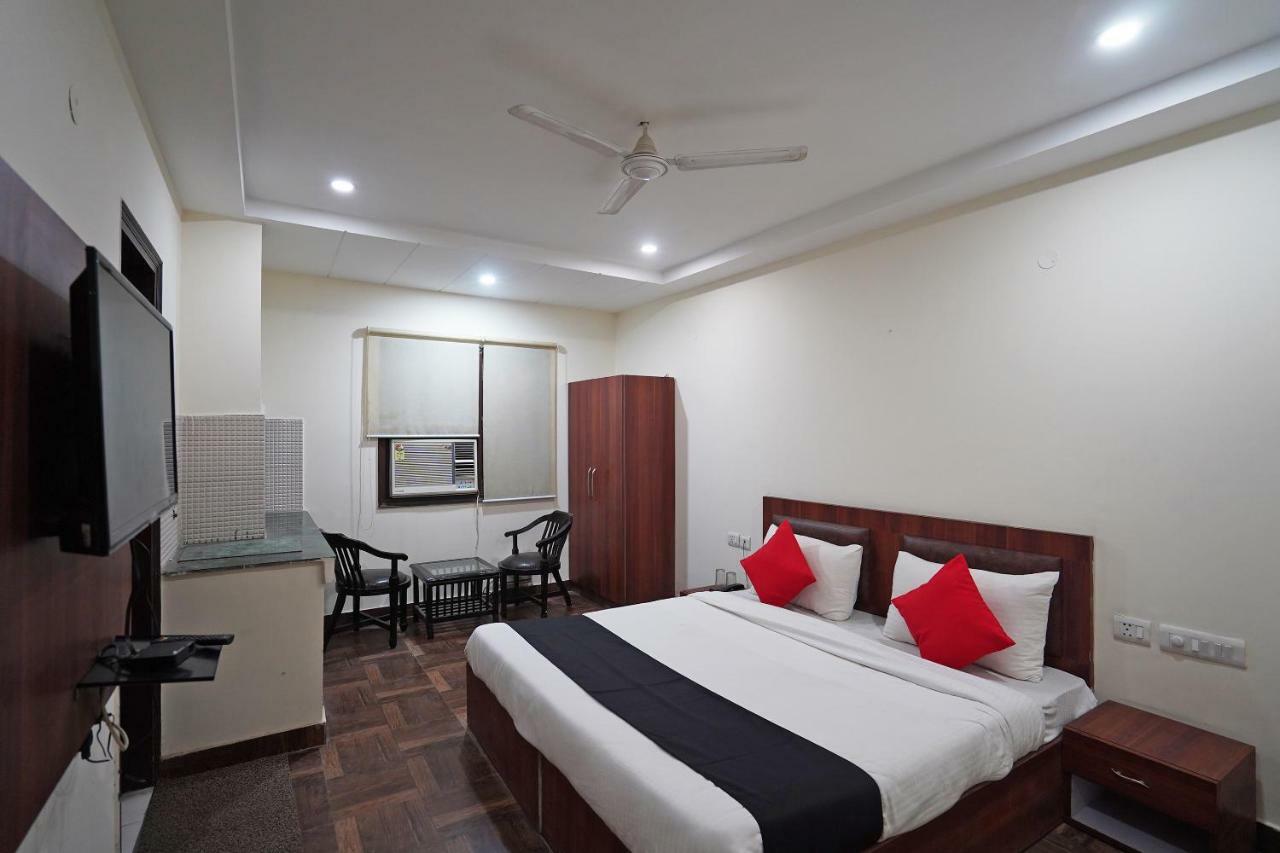 Hotel Hotel Caves Near Igi Airport Delhi 3*