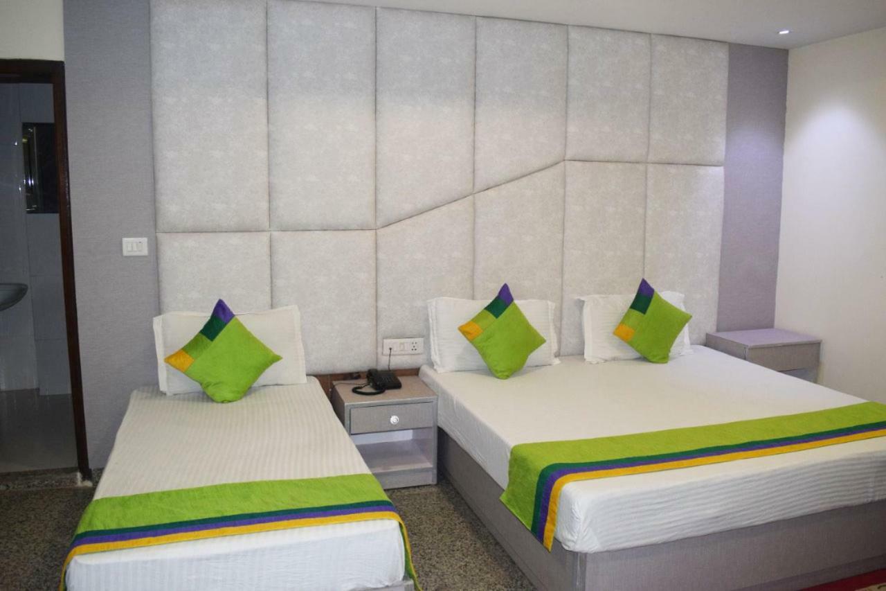 Hotel Airport The Paramont New Delhi