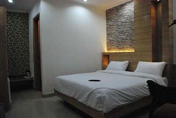Hotel Fortuner Karol Bagh Just 1 Km From New Railway Station