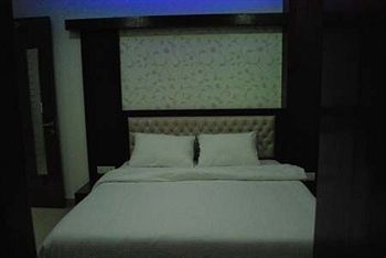 Hotel Fortuner Karol Bagh Just 1 Km From New Railway Station 4*