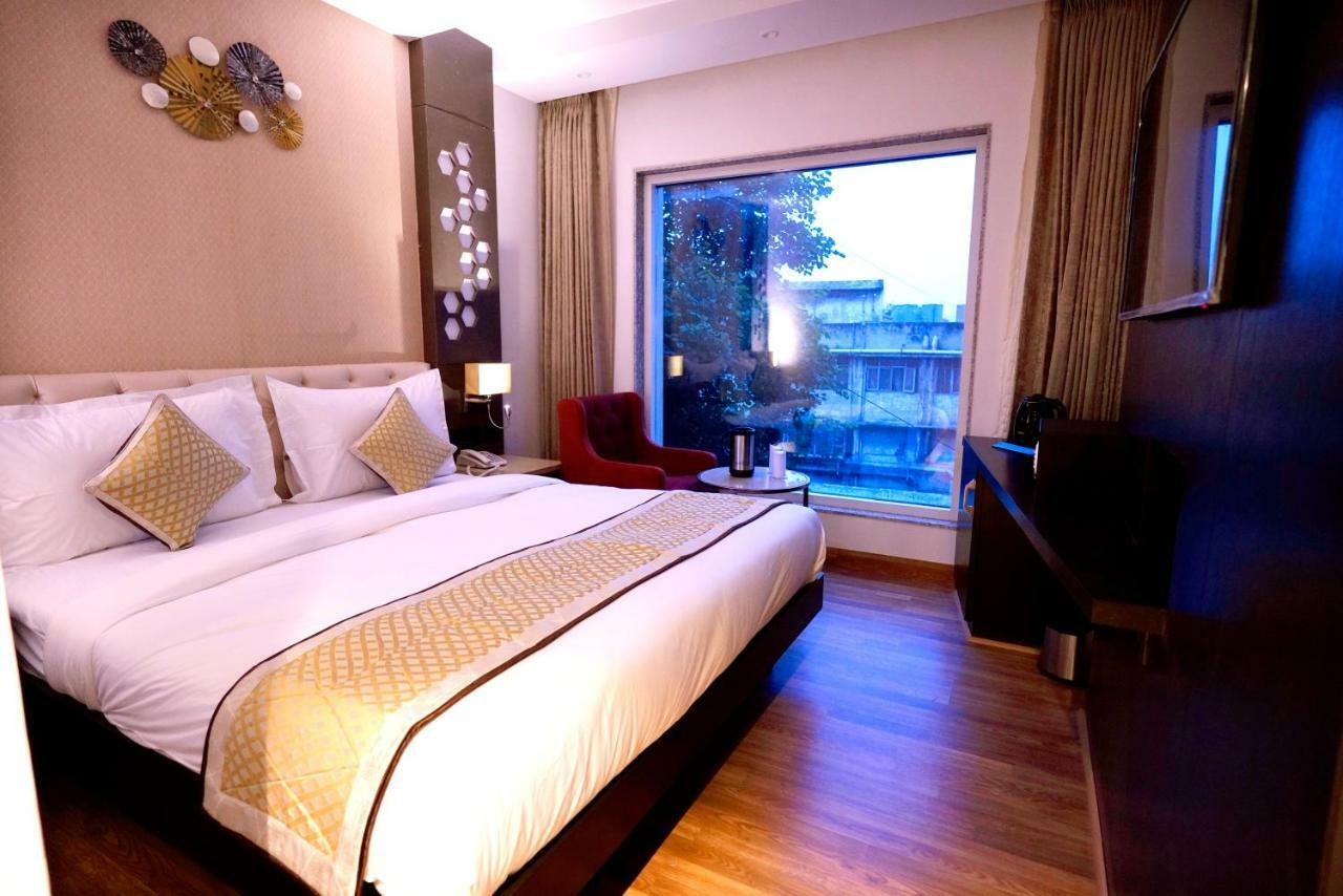Pride With Free Airport Pickup 4*