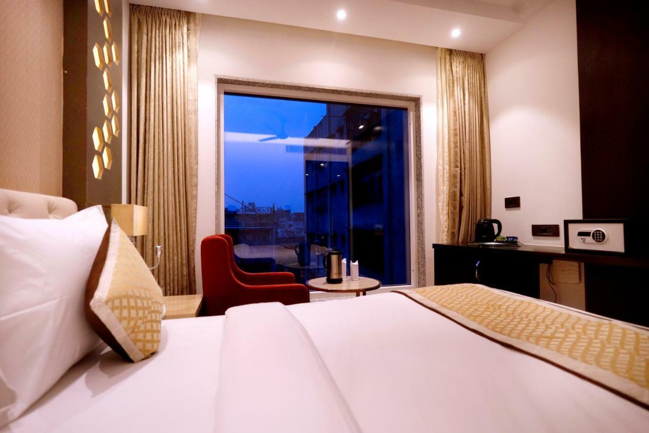 Hotel Pride With Free Airport Pickup New Delhi